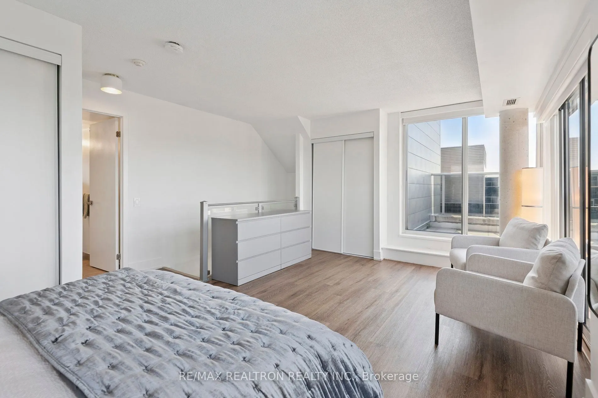 1040 The Queensway Avenue, #901