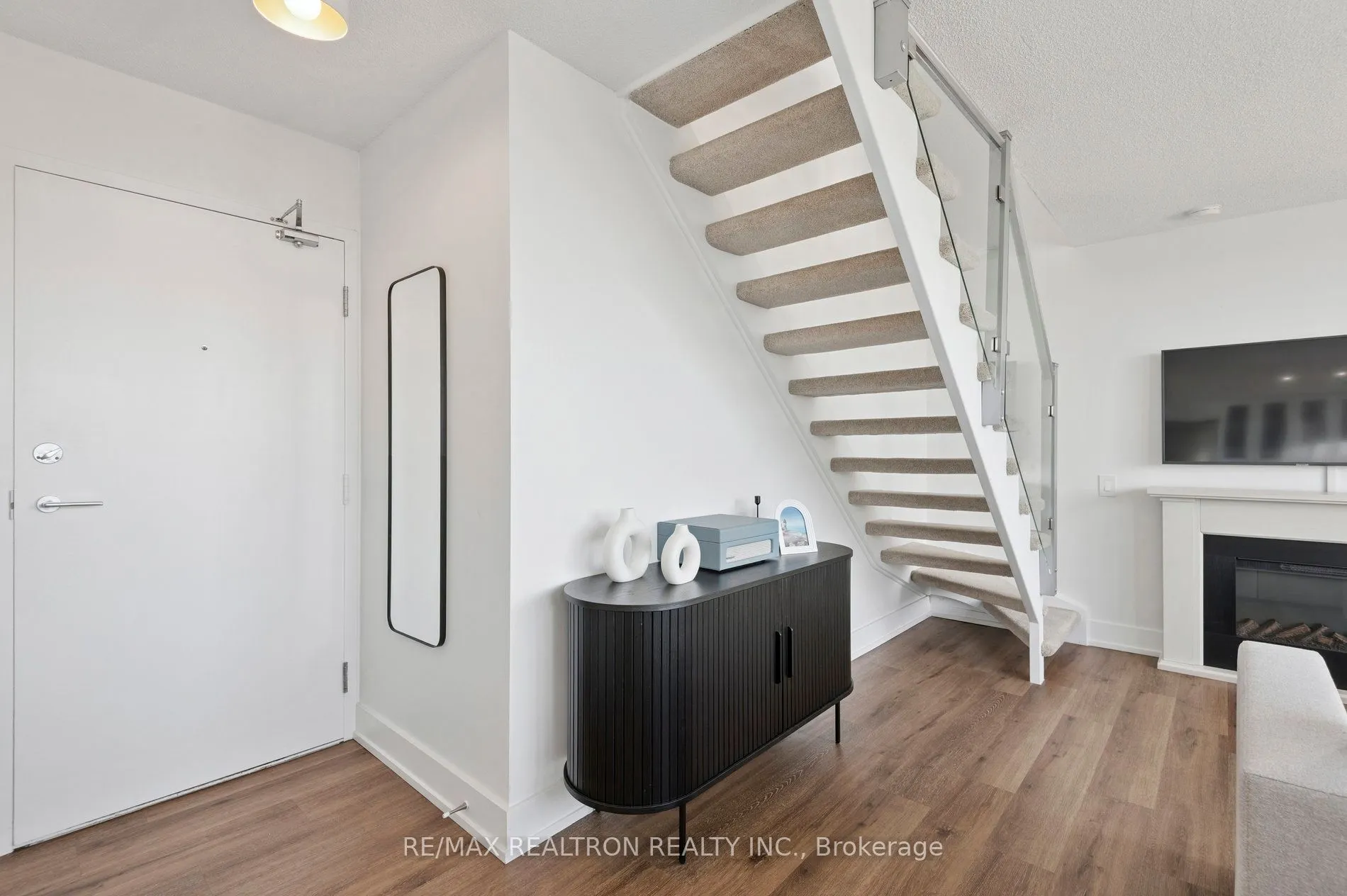 1040 The Queensway Avenue, #901