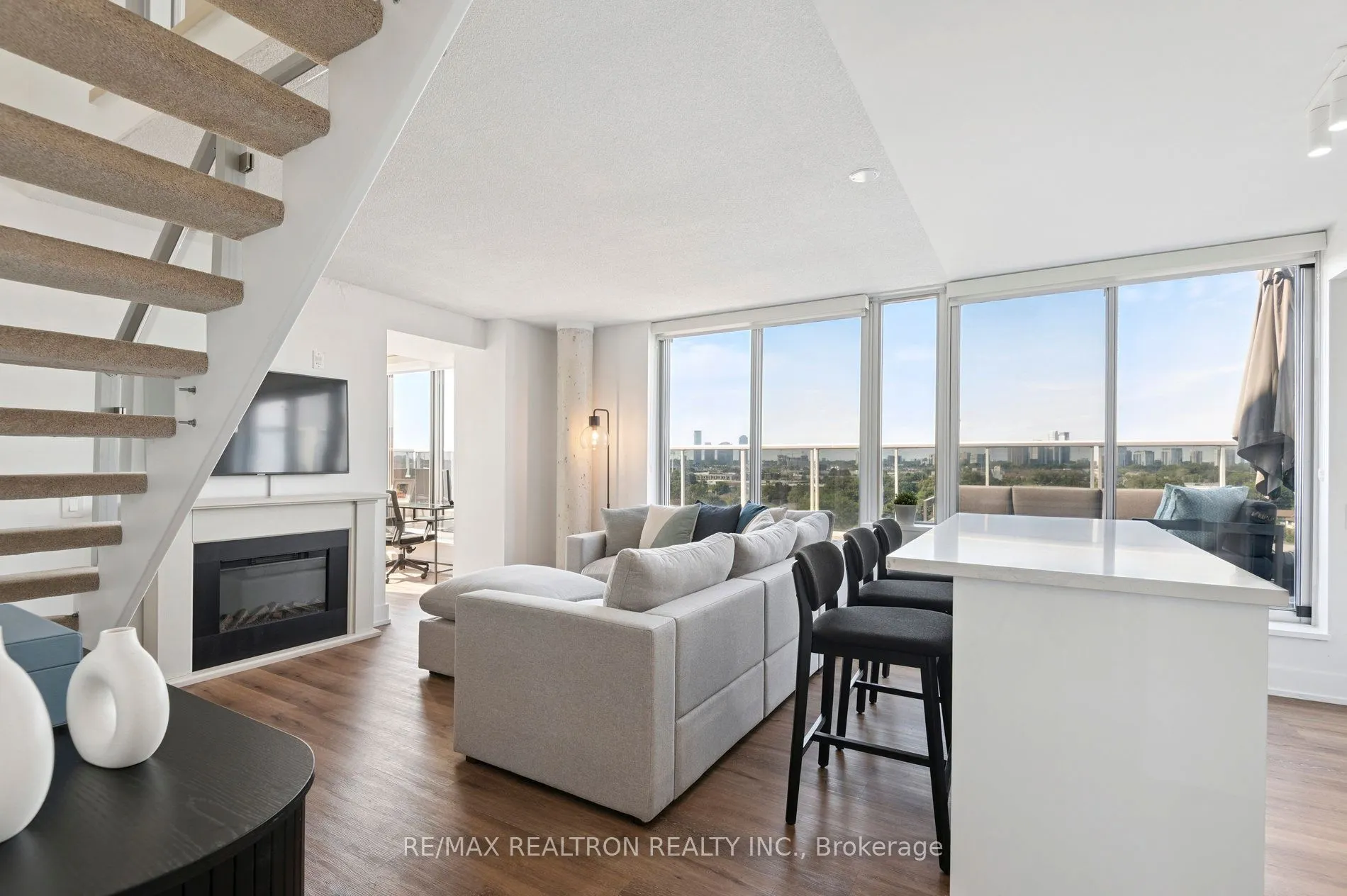 1040 The Queensway Avenue, #901