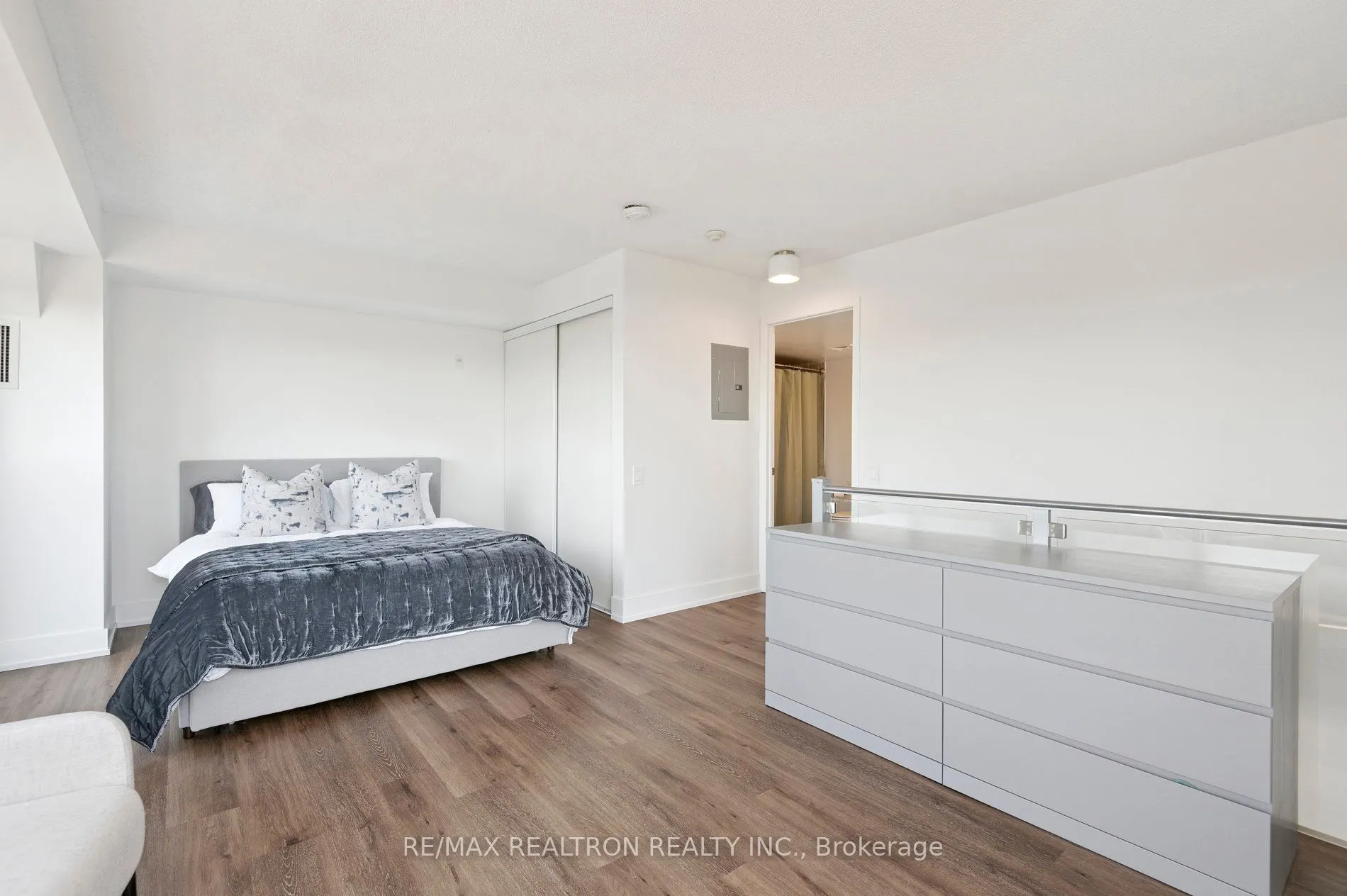 1040 The Queensway Avenue, #901