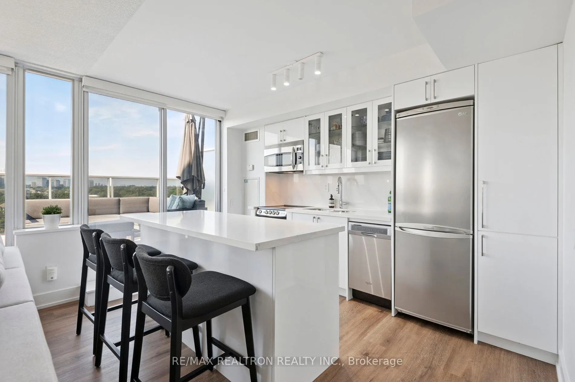 1040 The Queensway Avenue, #901