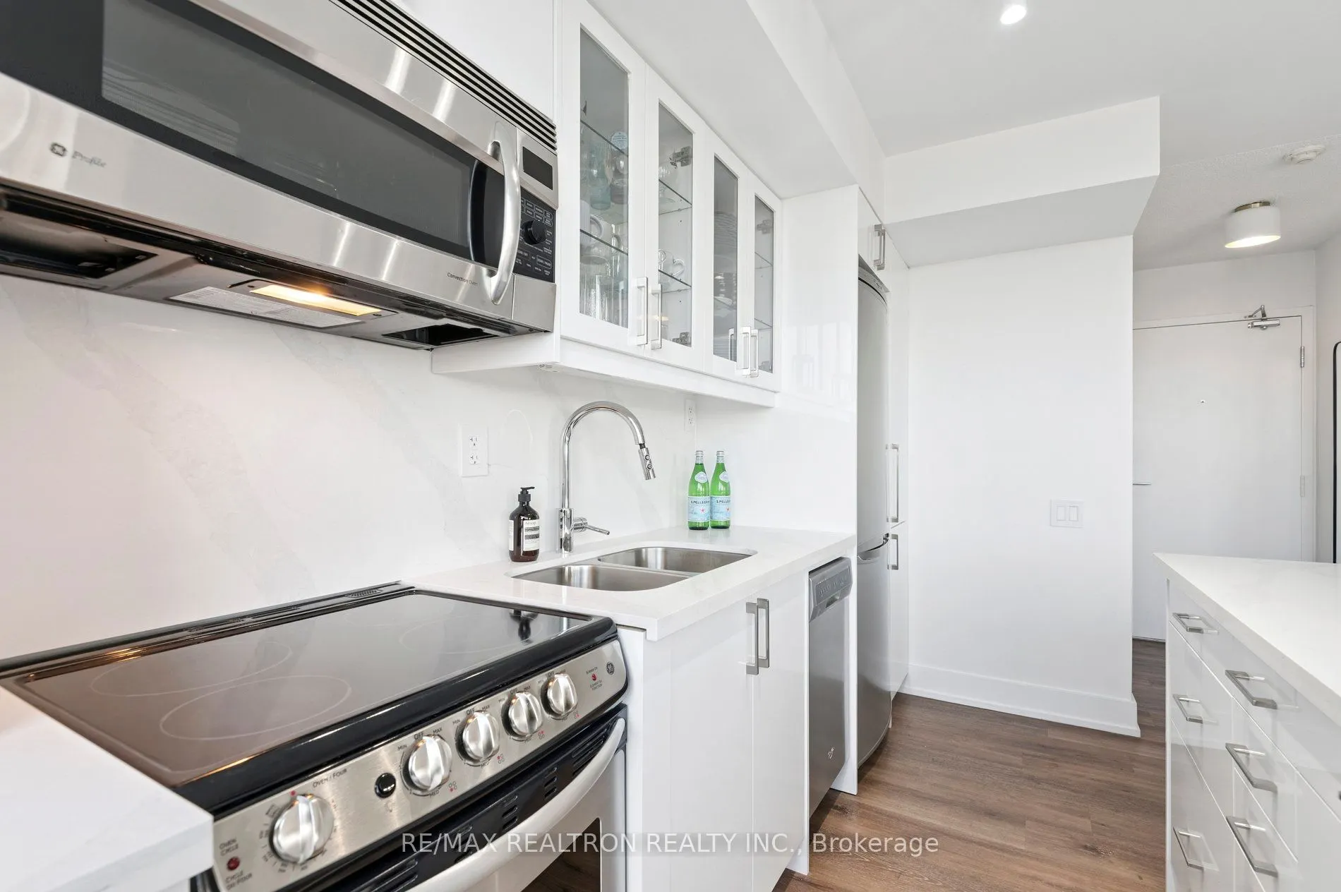 1040 The Queensway Avenue, #901