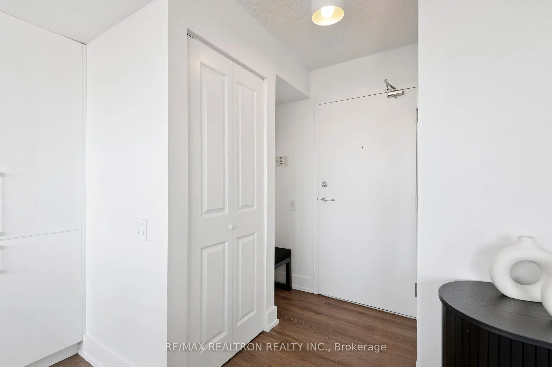 1040 The Queensway Avenue, #901
