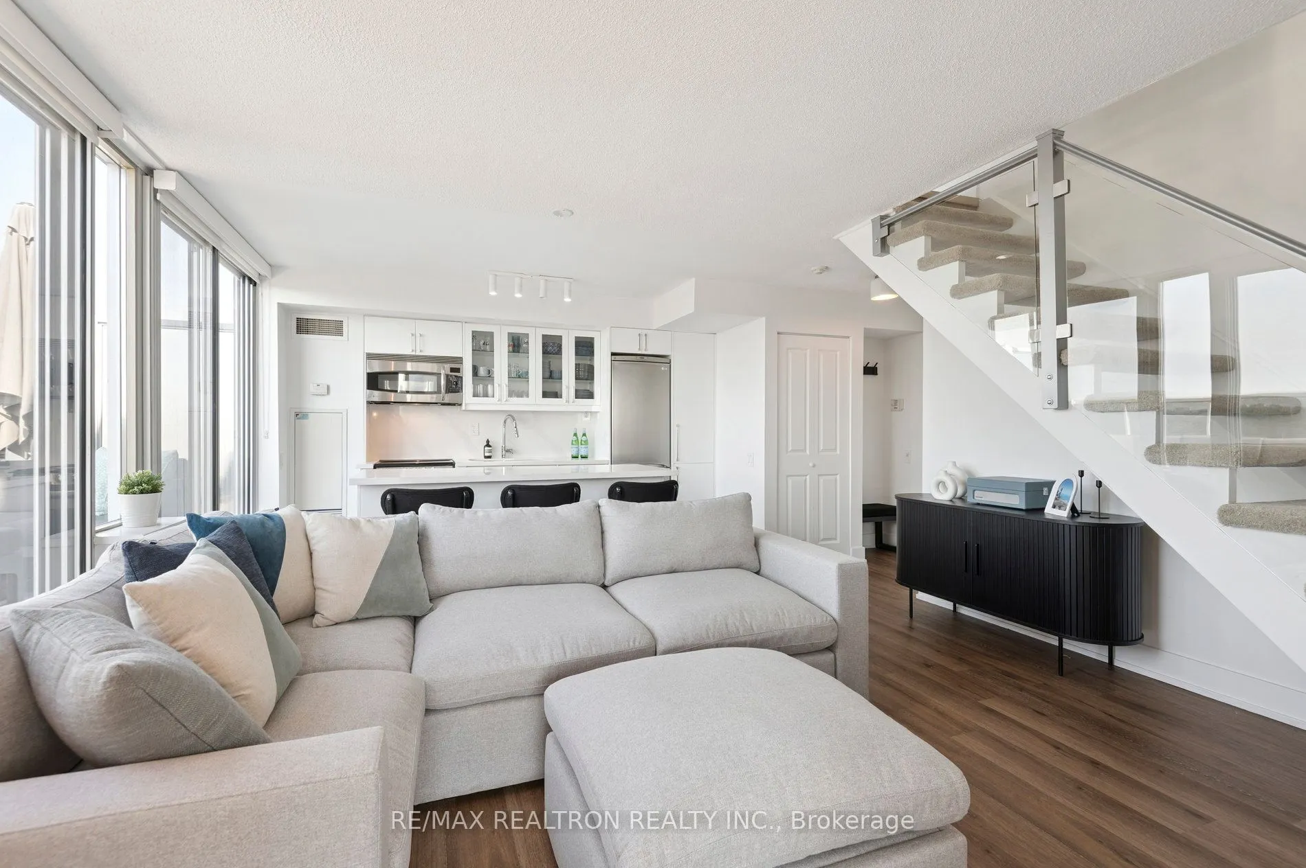 1040 The Queensway Avenue, #901