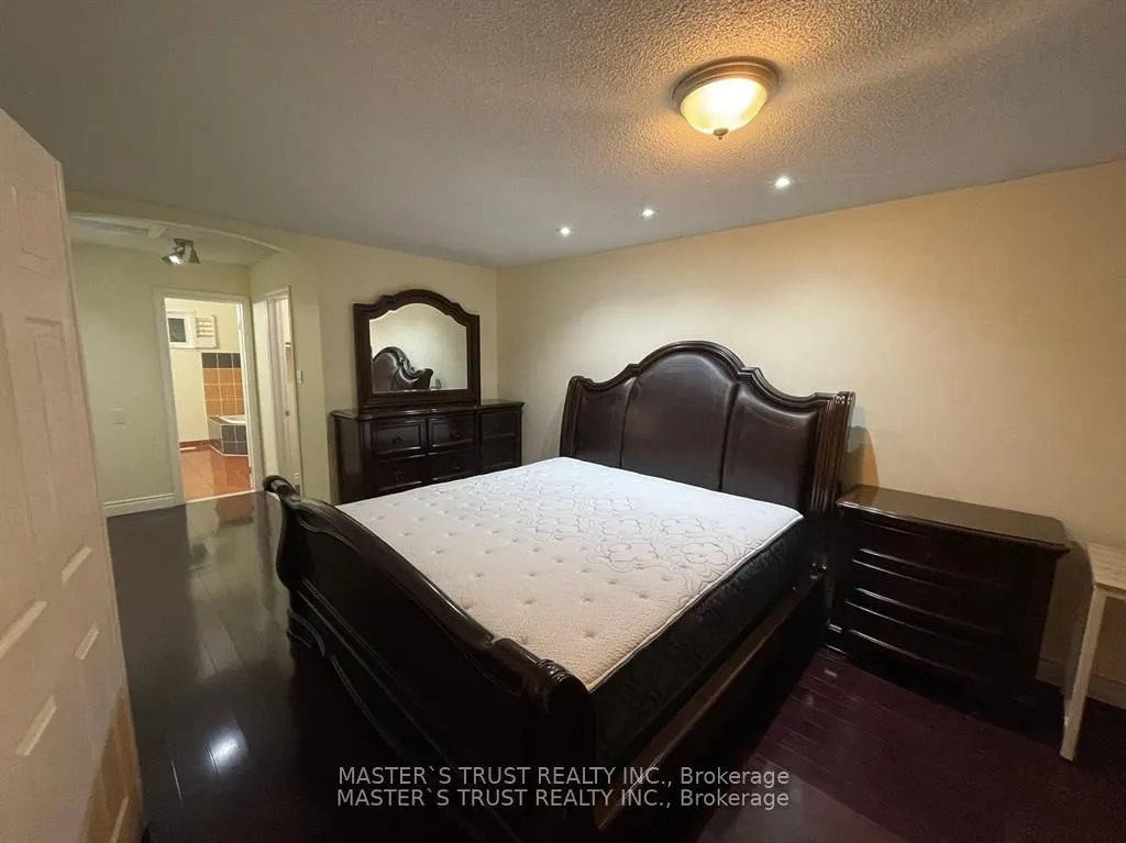 5019 Guildwood