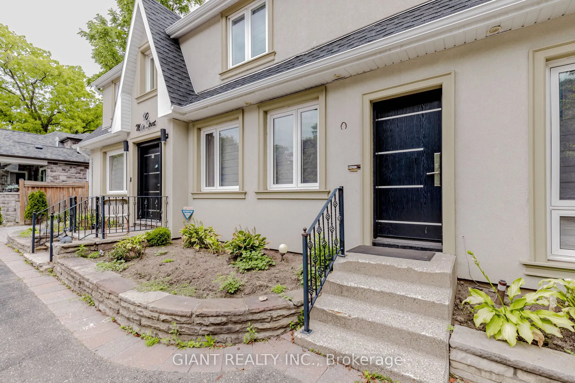 90 Main Street S