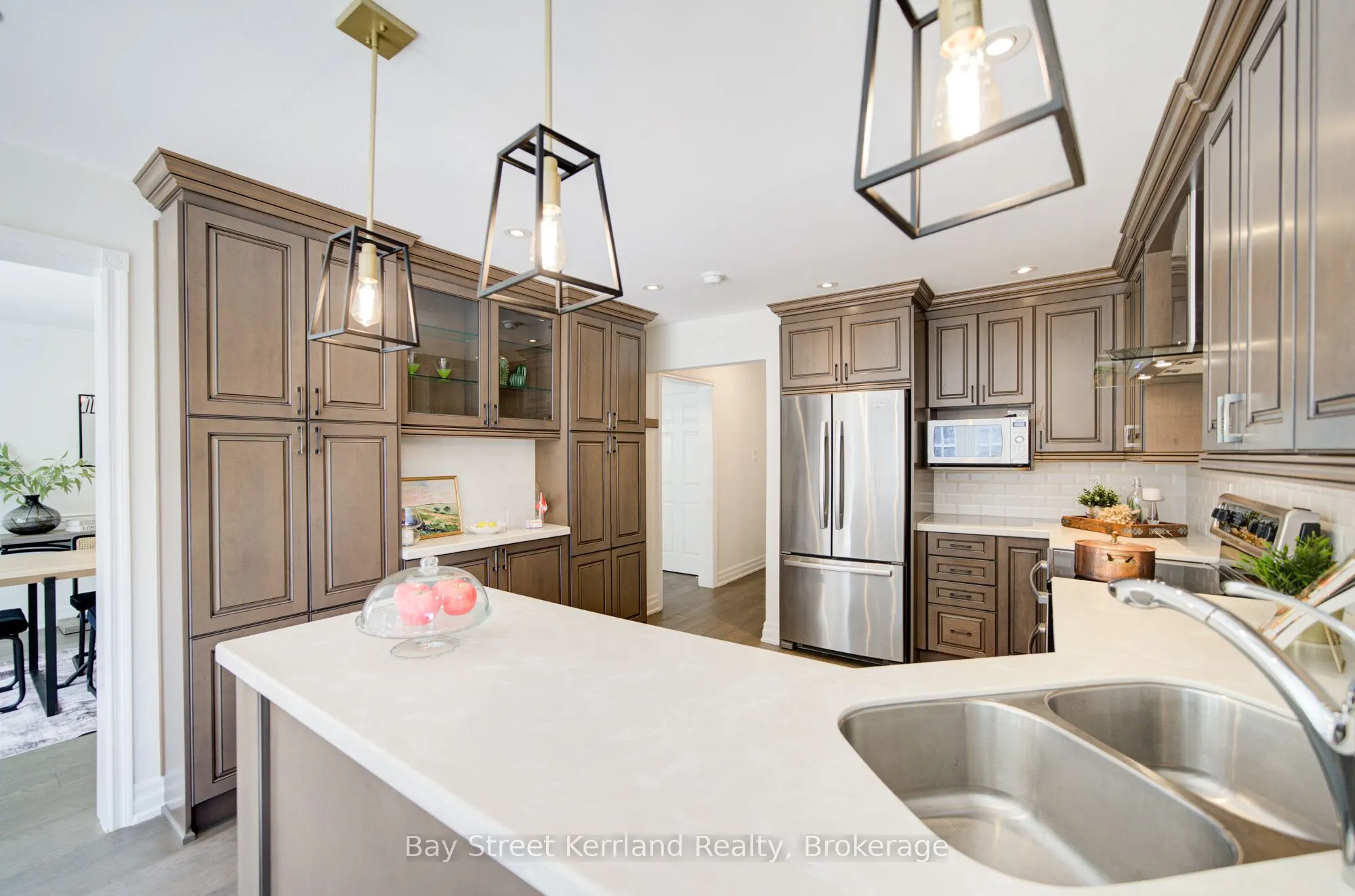 423 Golden Oak Drive
