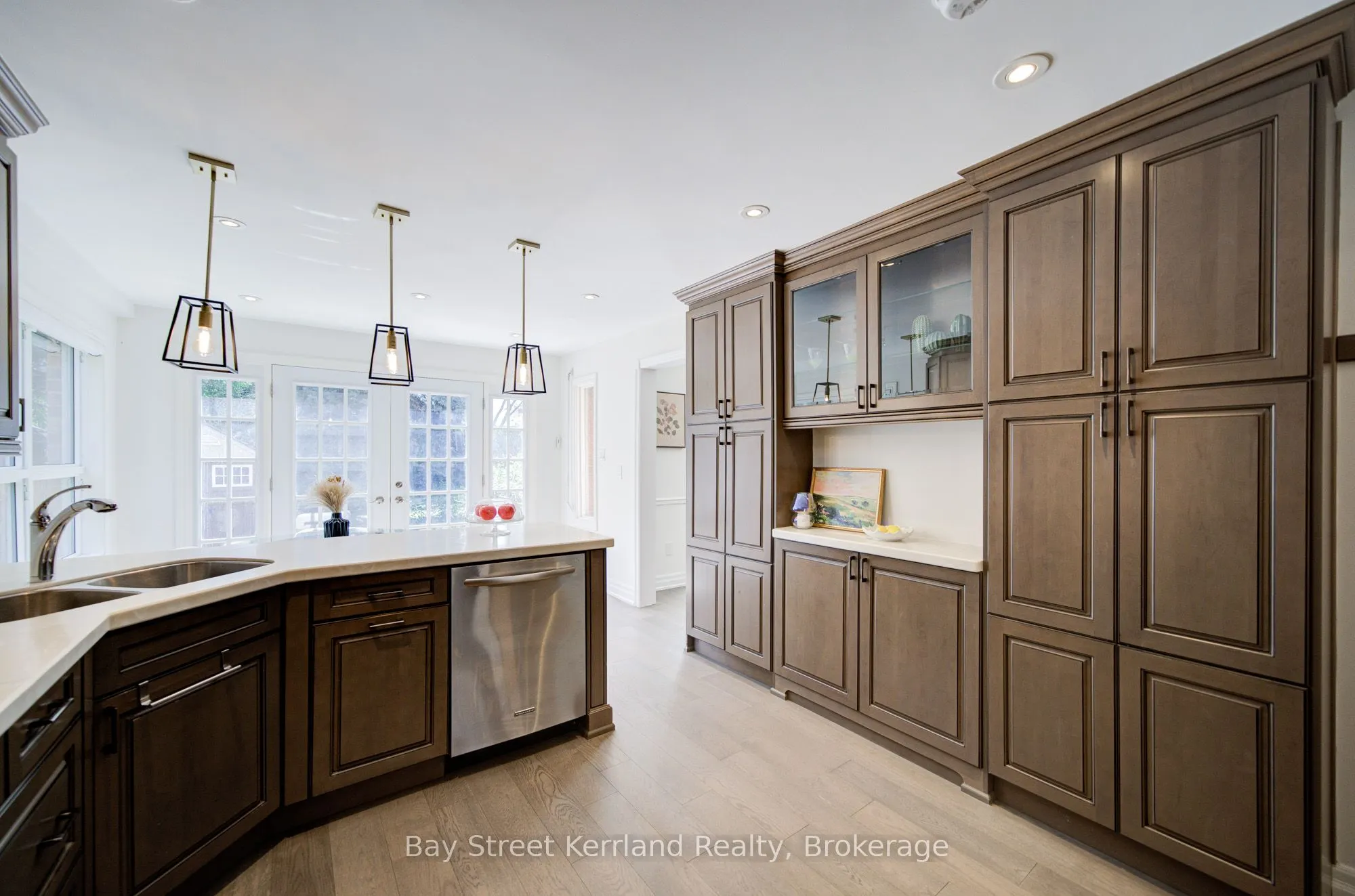 423 Golden Oak Drive
