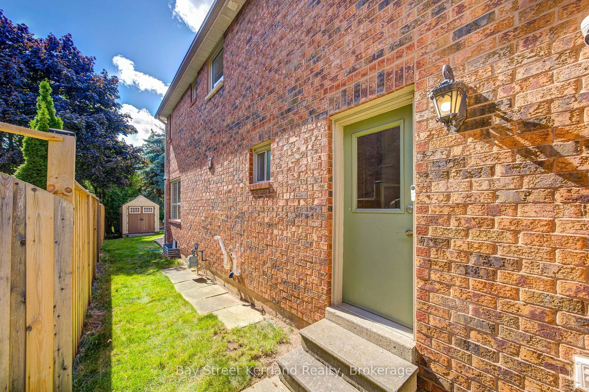 423 Golden Oak Drive