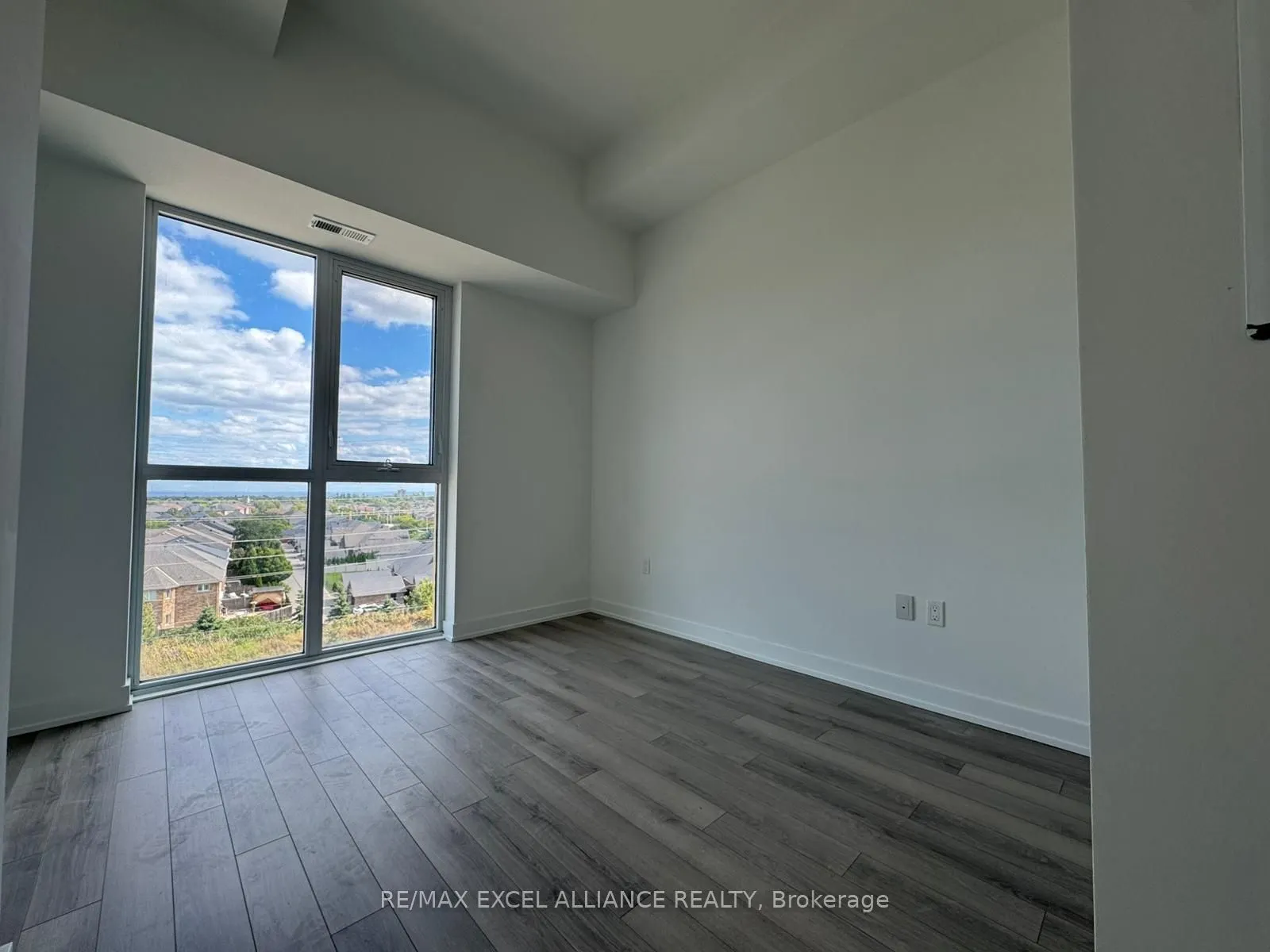 1005 Dundas Street E, #723