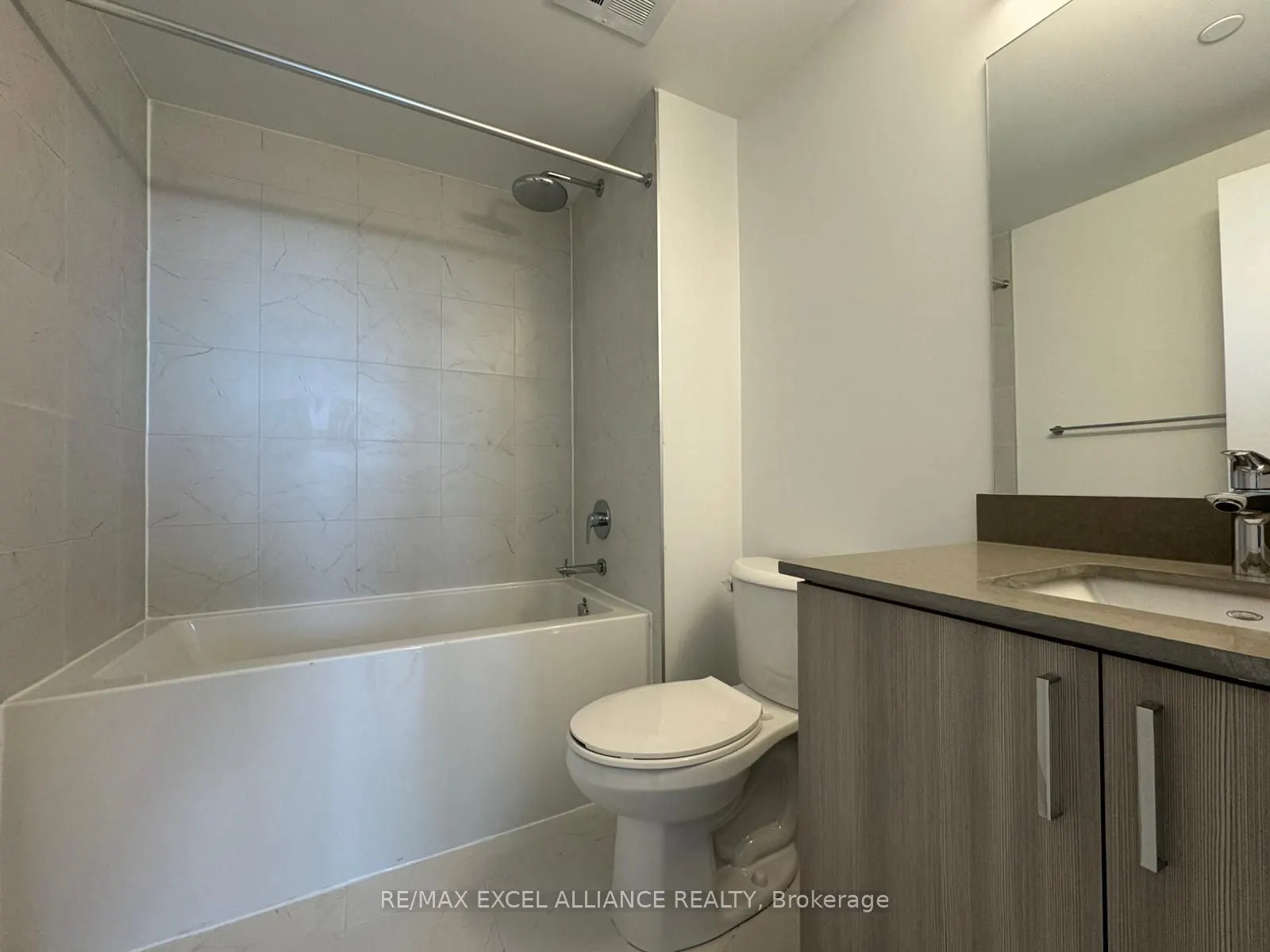 1005 Dundas Street E, #809