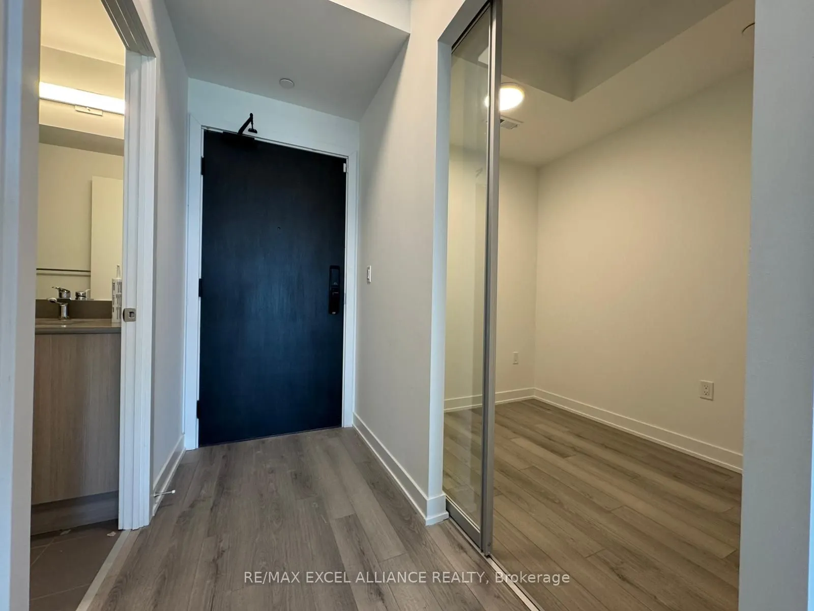 1005 Dundas Street E, #809