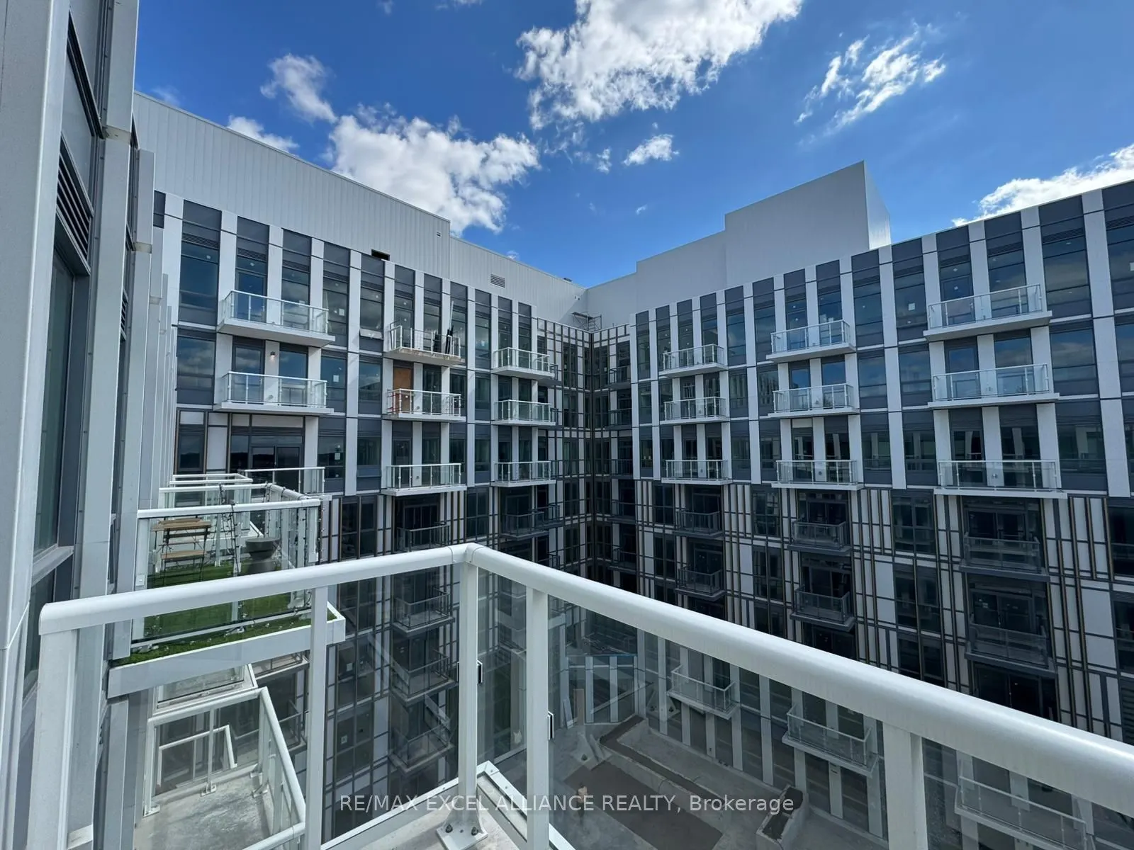 1005 Dundas Street E, #708