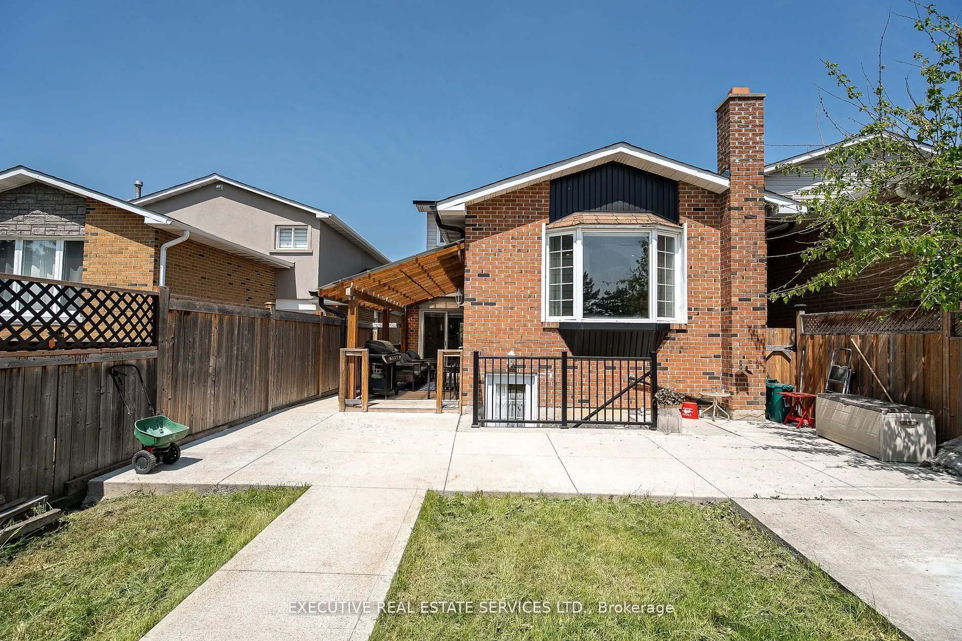 4 Simmons Boulevard