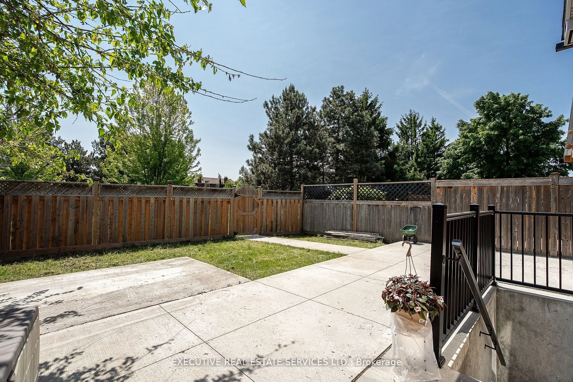 4 Simmons Boulevard