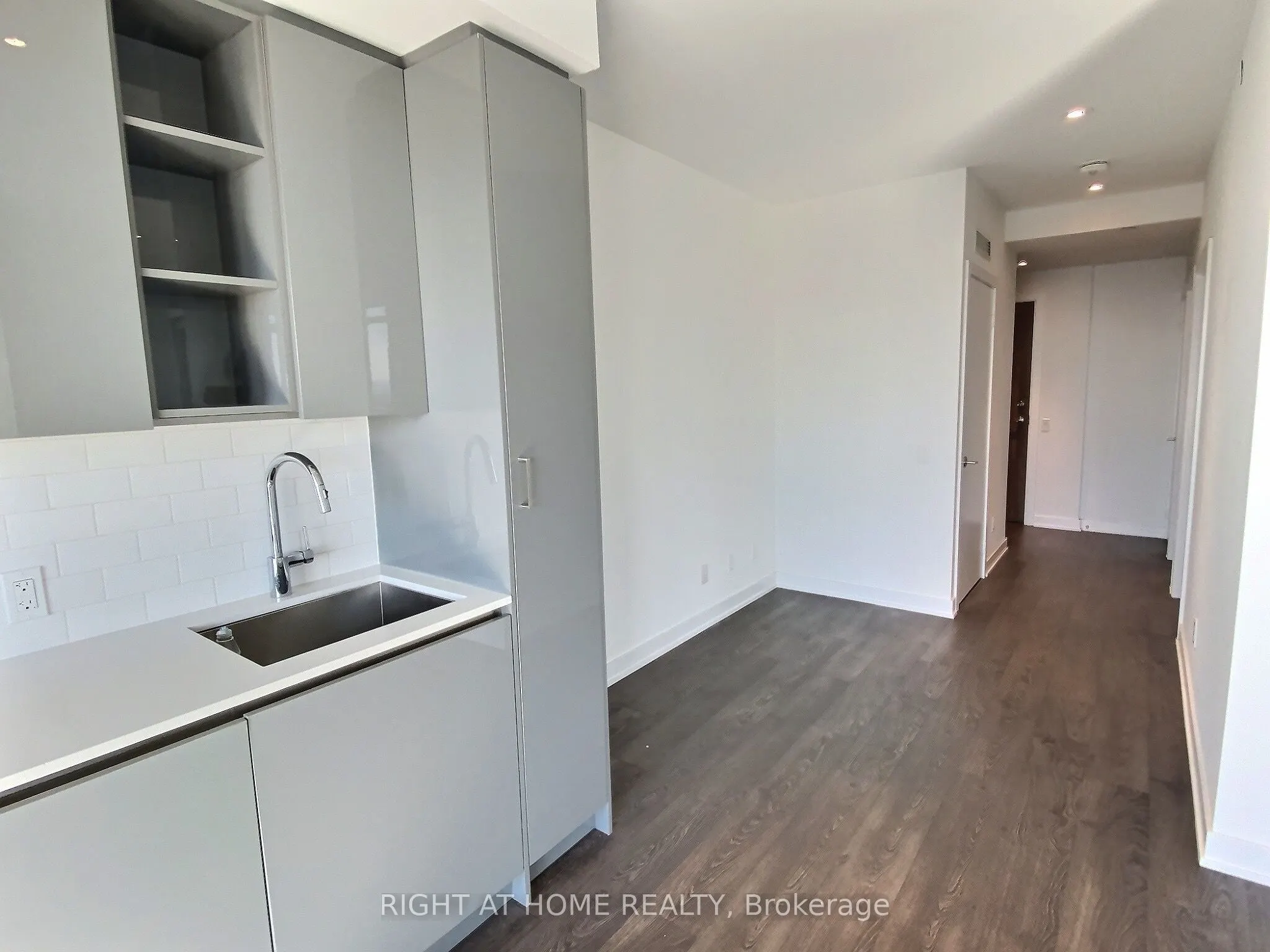 251 Manitoba Street, #2707