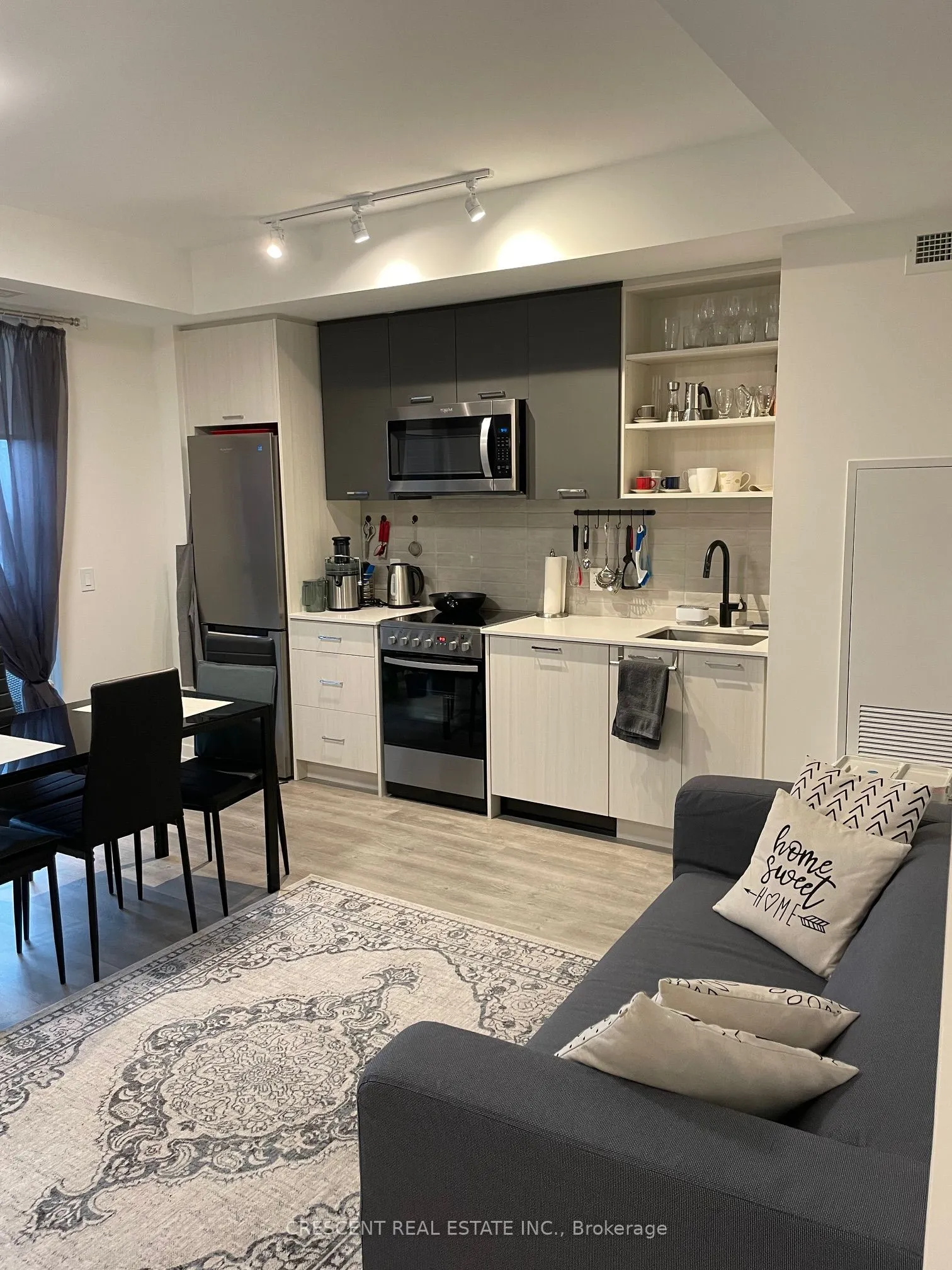 2300 St Clair Avenue W, #527