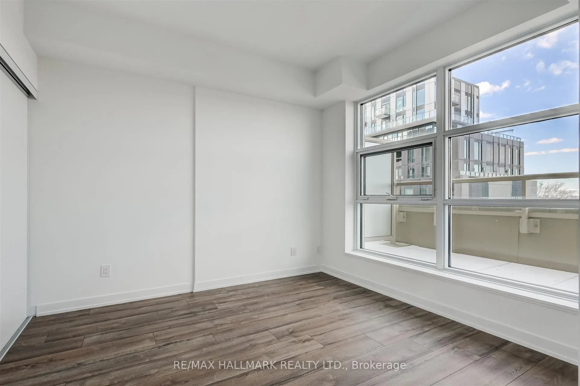 1787 St Clair Avenue W, #519