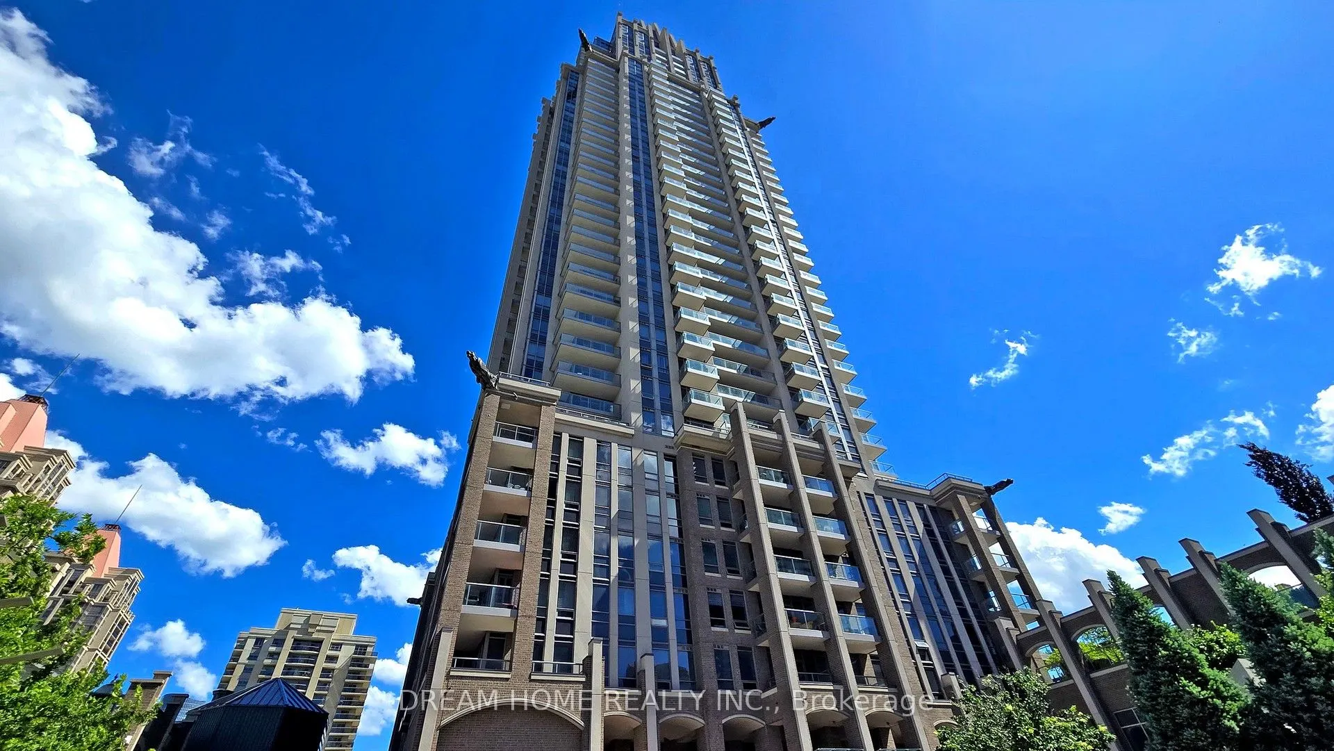 388 Prince Of Wales Drive, #2004