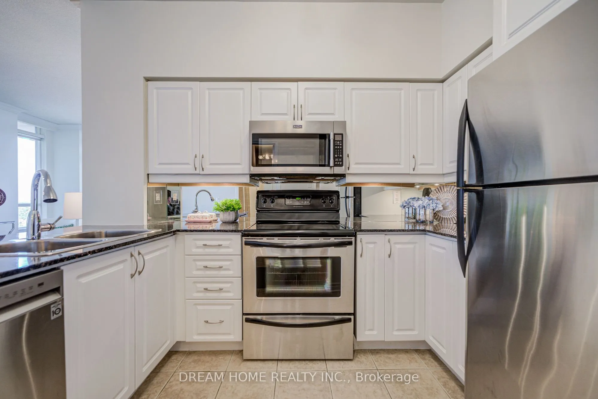 388 Prince Of Wales Drive, #2004