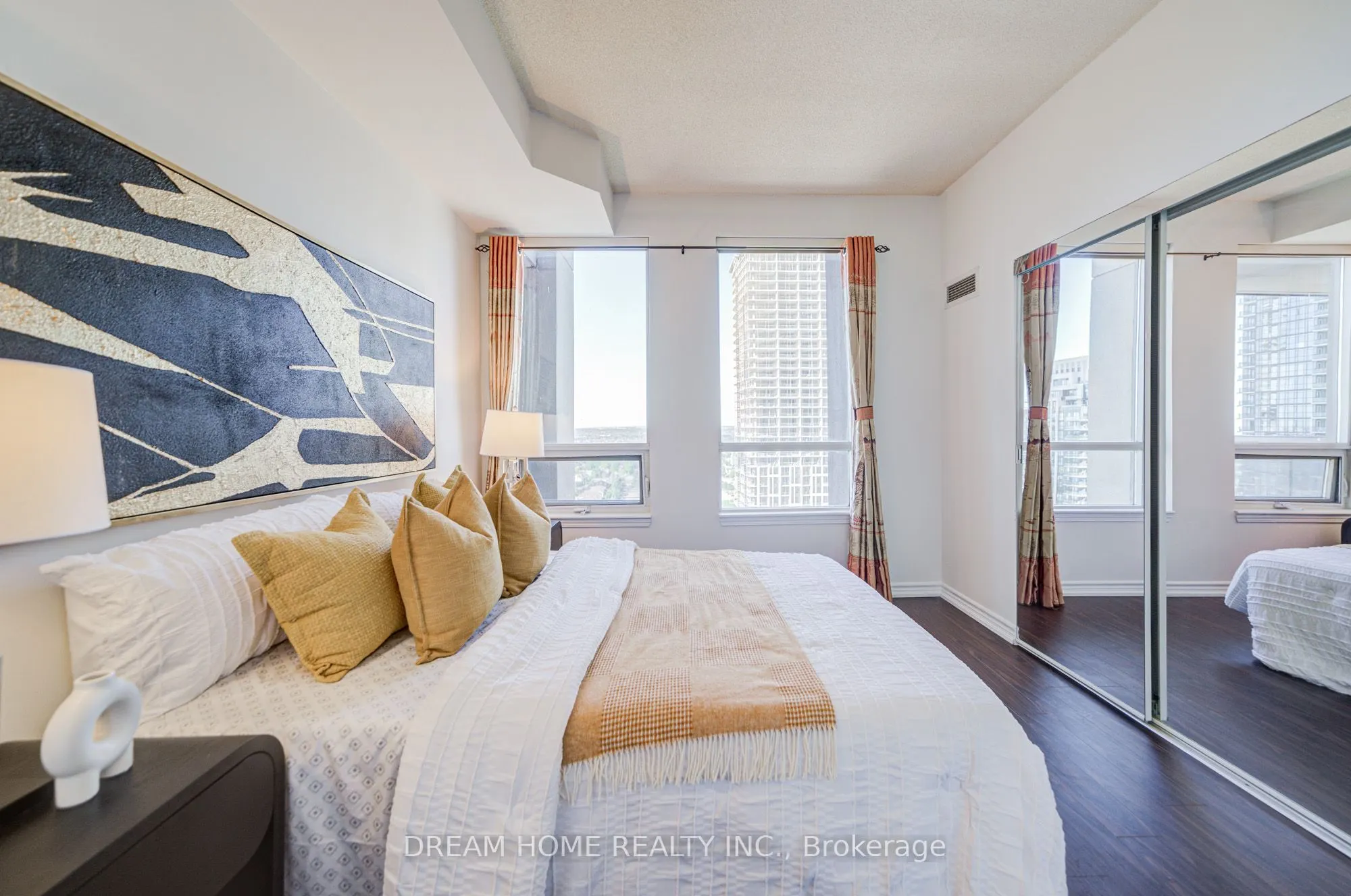 388 Prince Of Wales Drive, #2004