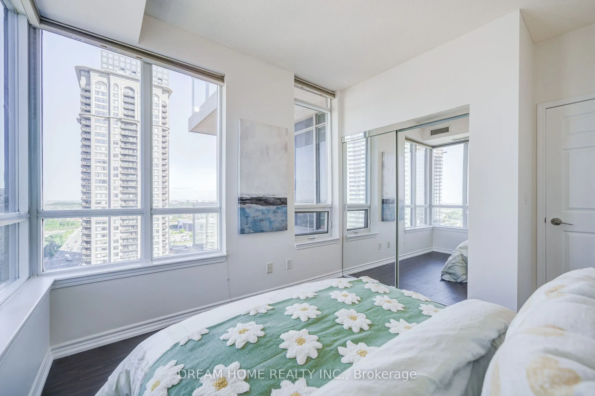 388 Prince Of Wales Drive, #2004