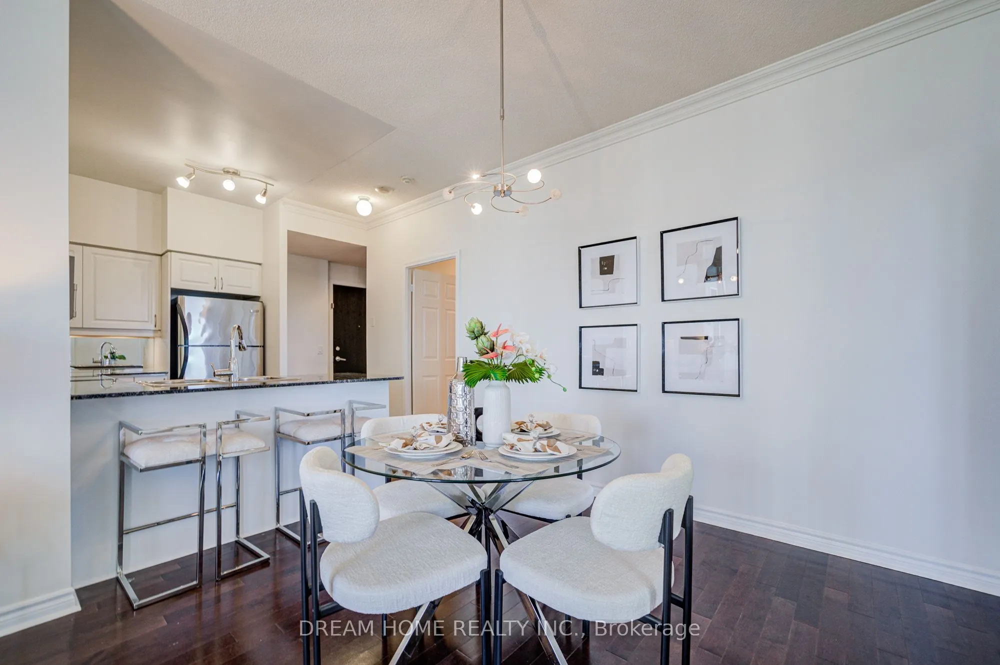 388 Prince Of Wales Drive, #2004