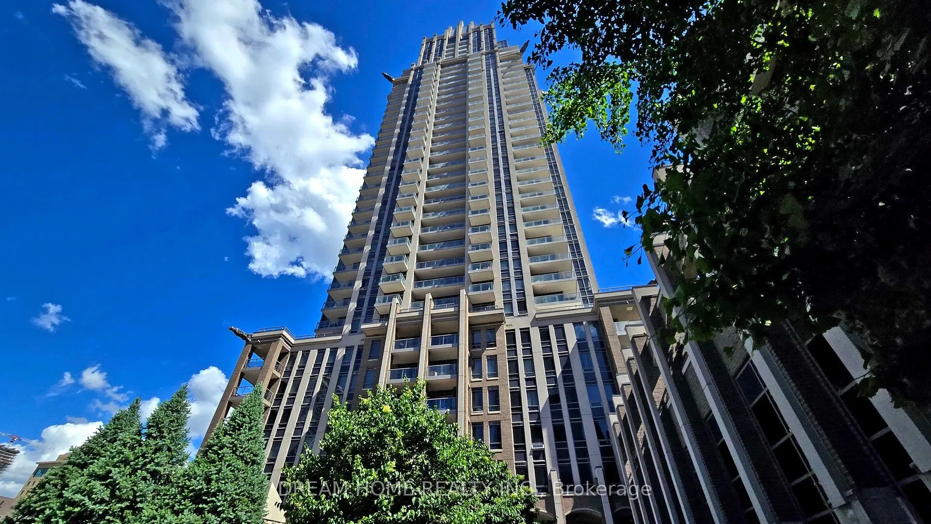388 Prince Of Wales Drive, #2004