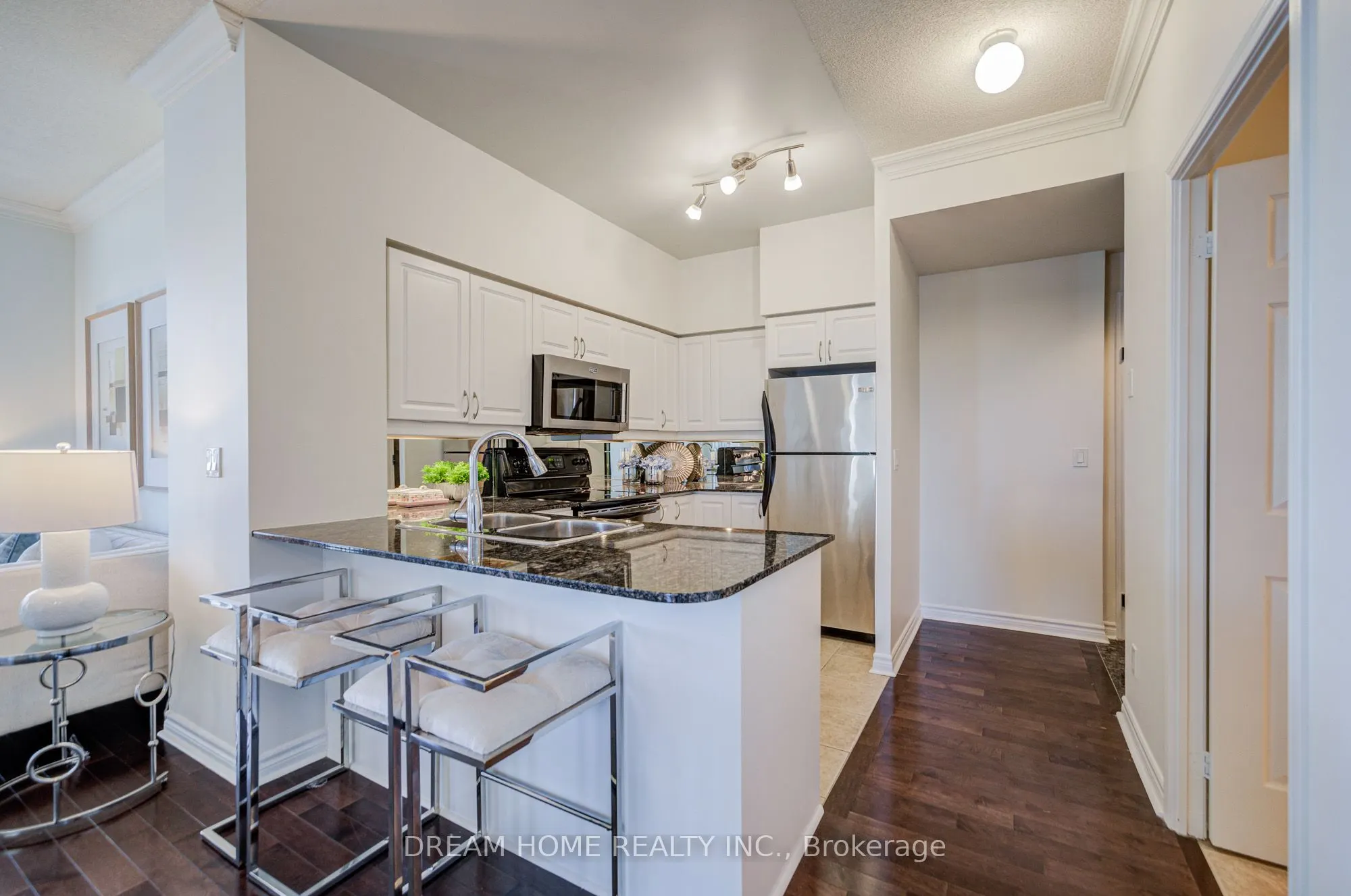 388 Prince Of Wales Drive, #2004