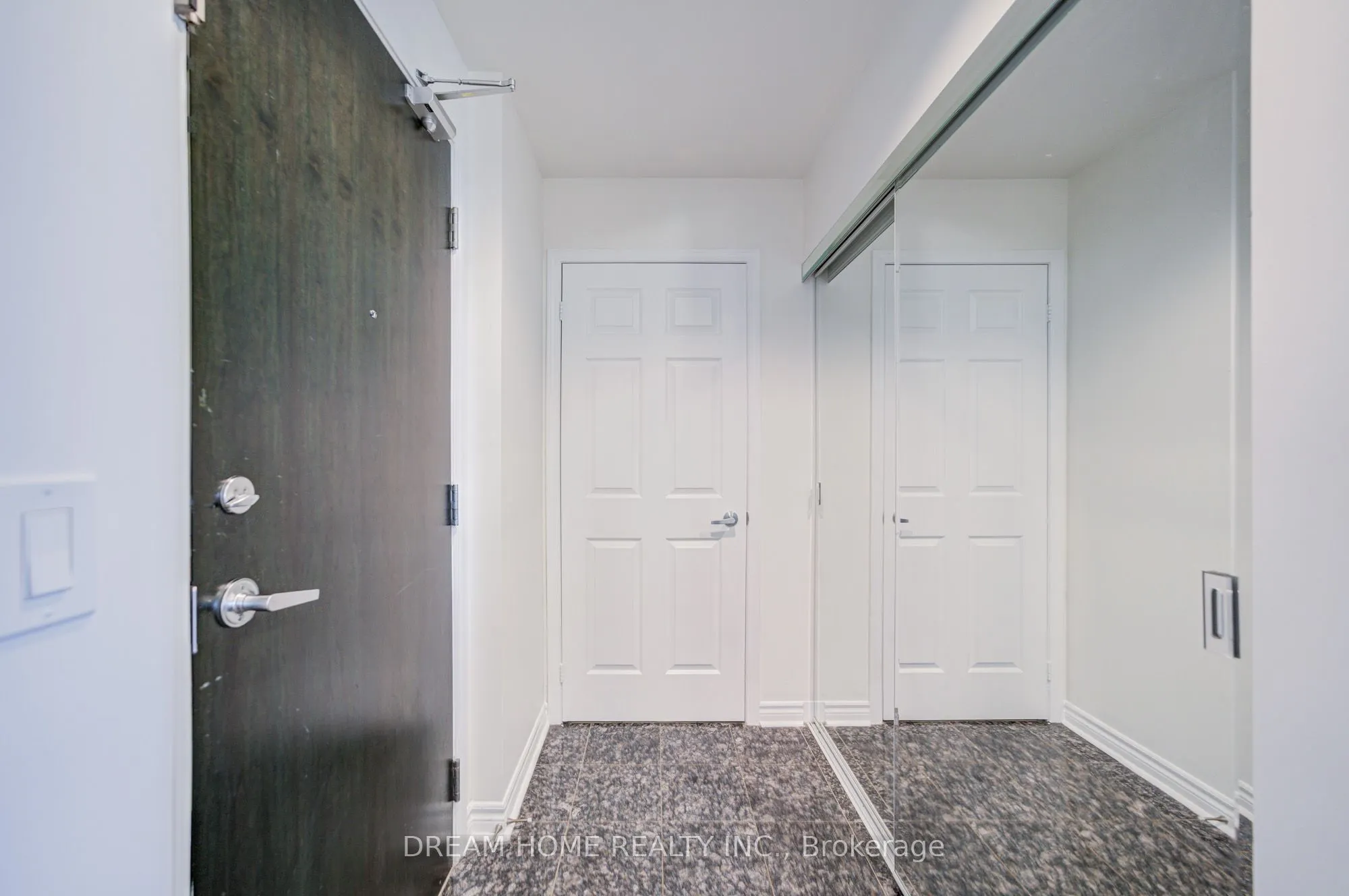 388 Prince Of Wales Drive, #2004