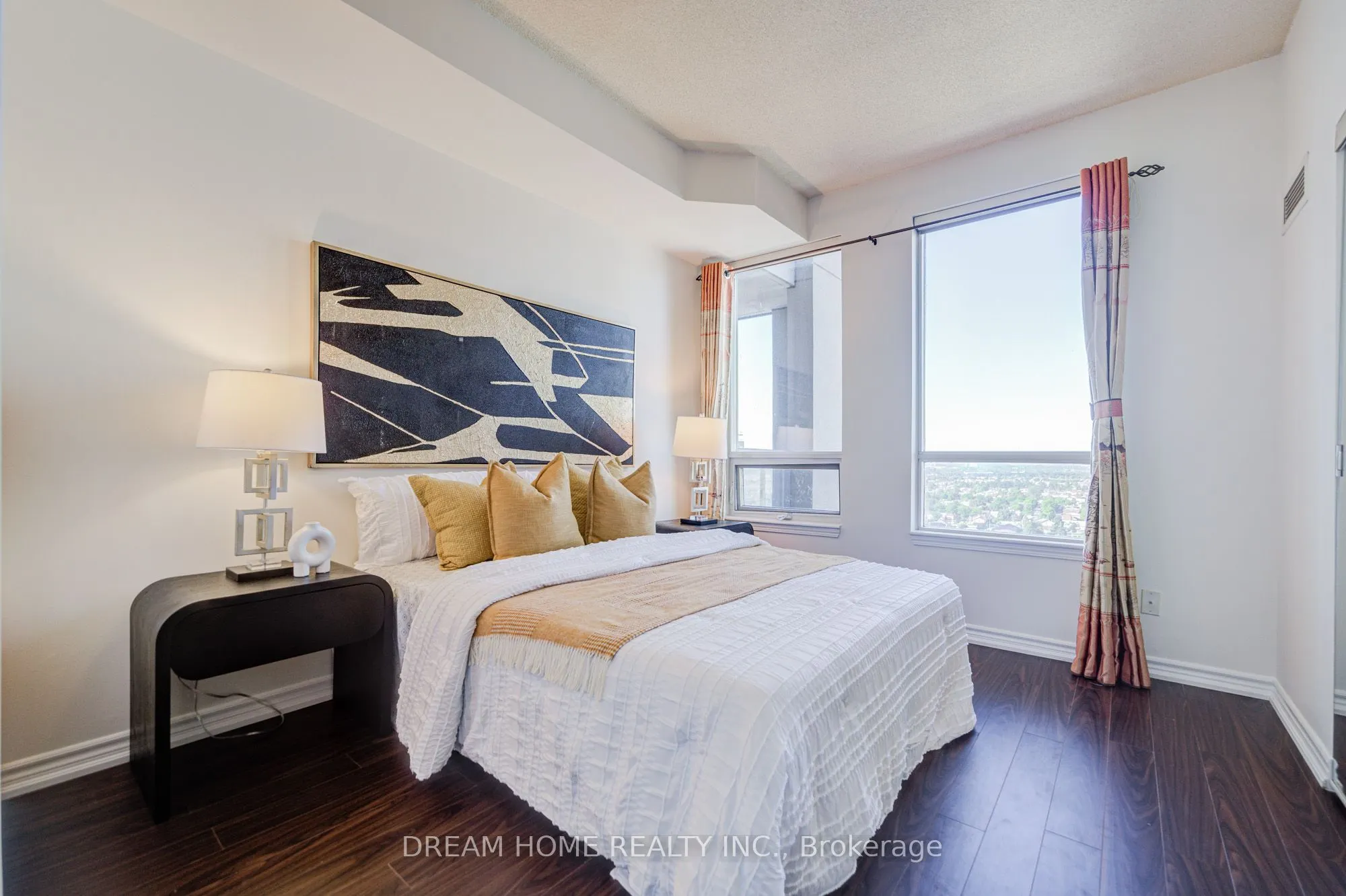 388 Prince Of Wales Drive, #2004