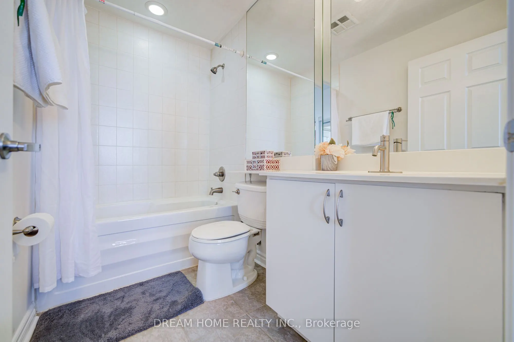 388 Prince Of Wales Drive, #2004