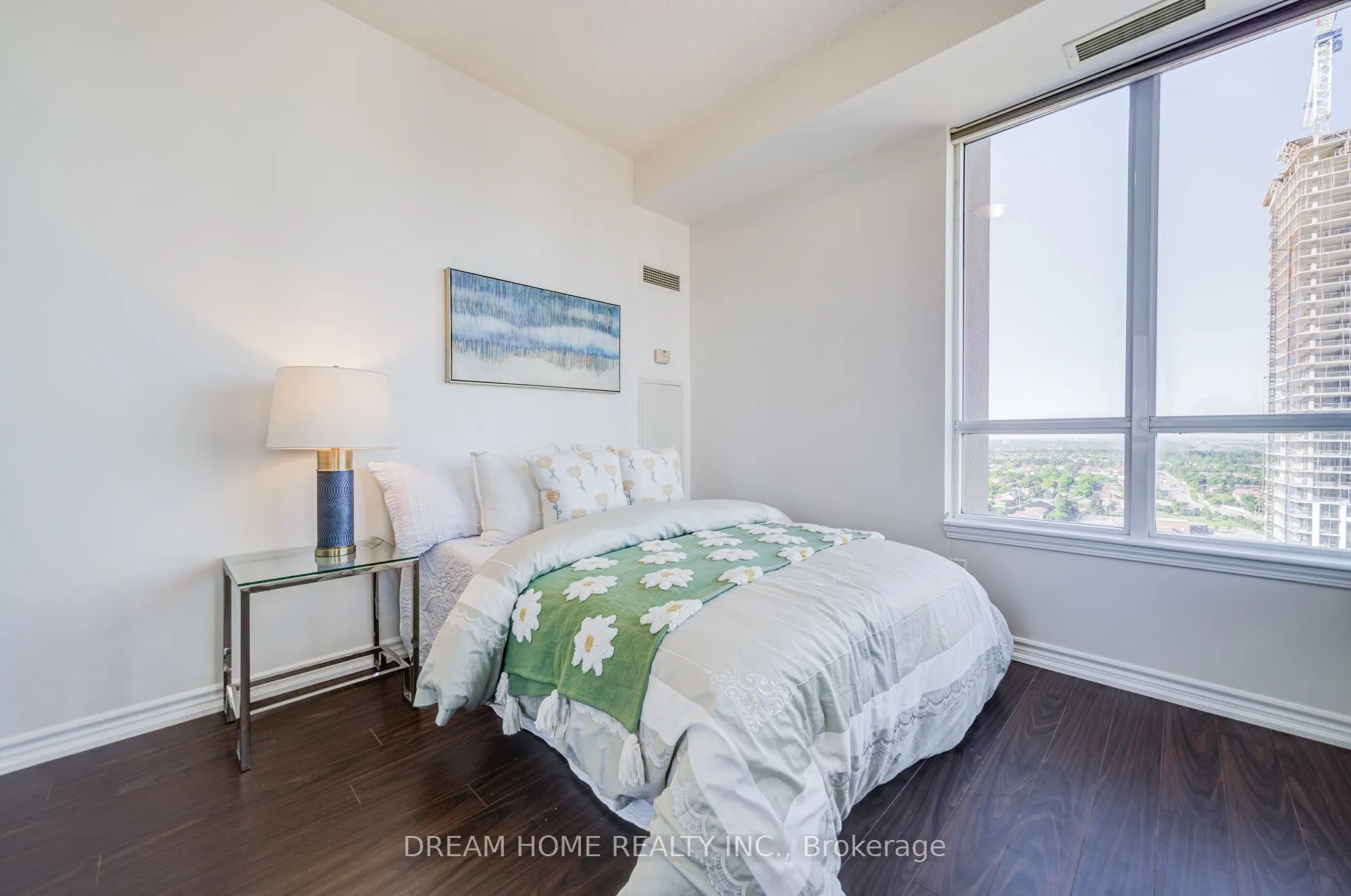 388 Prince Of Wales Drive, #2004