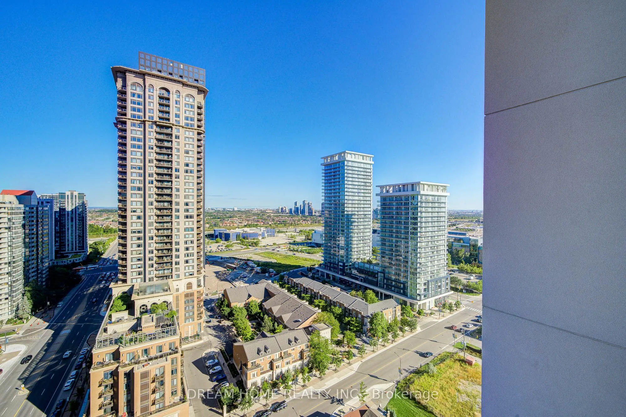 388 Prince Of Wales Drive, #2004