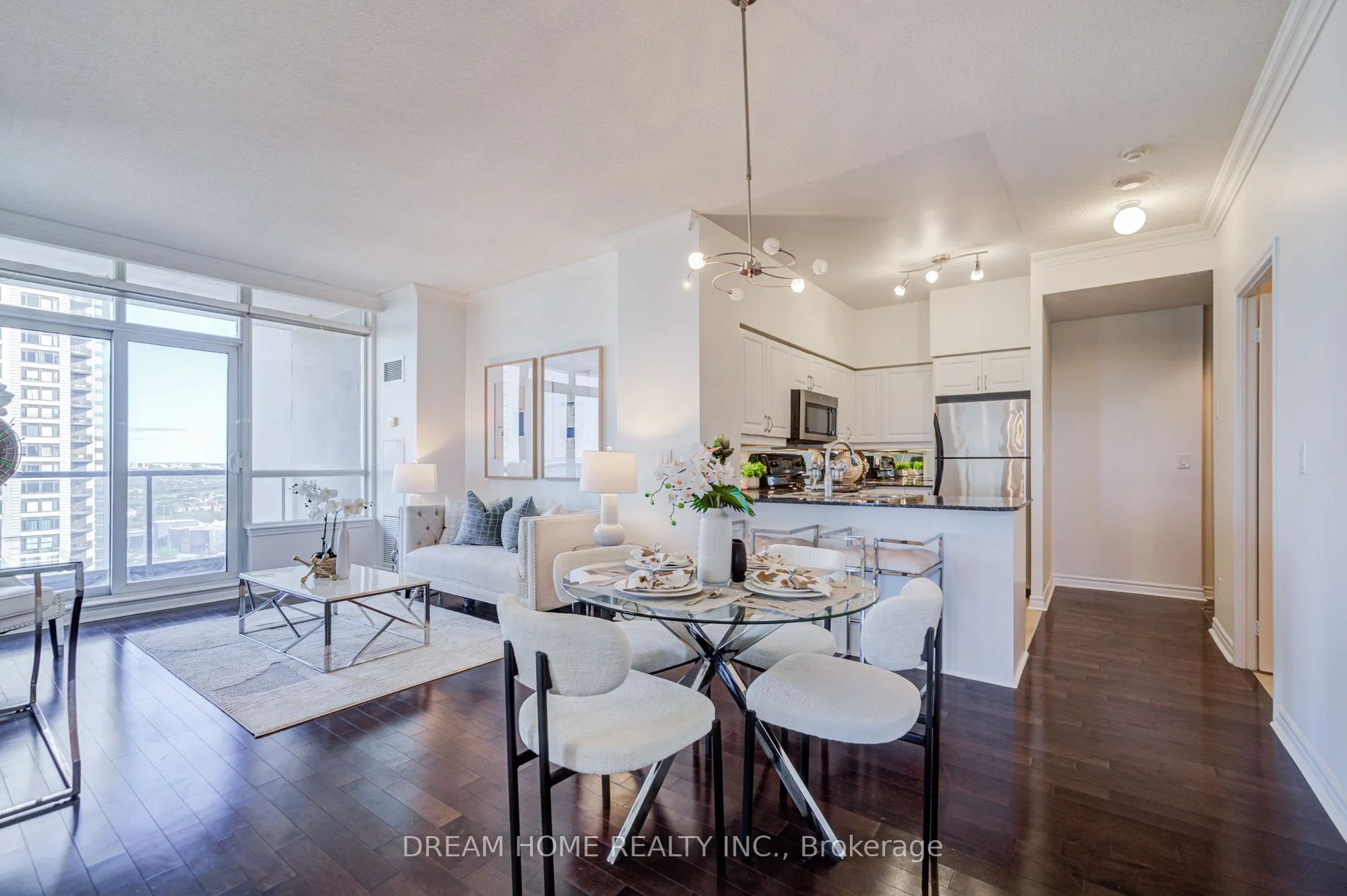 388 Prince Of Wales Drive, #2004