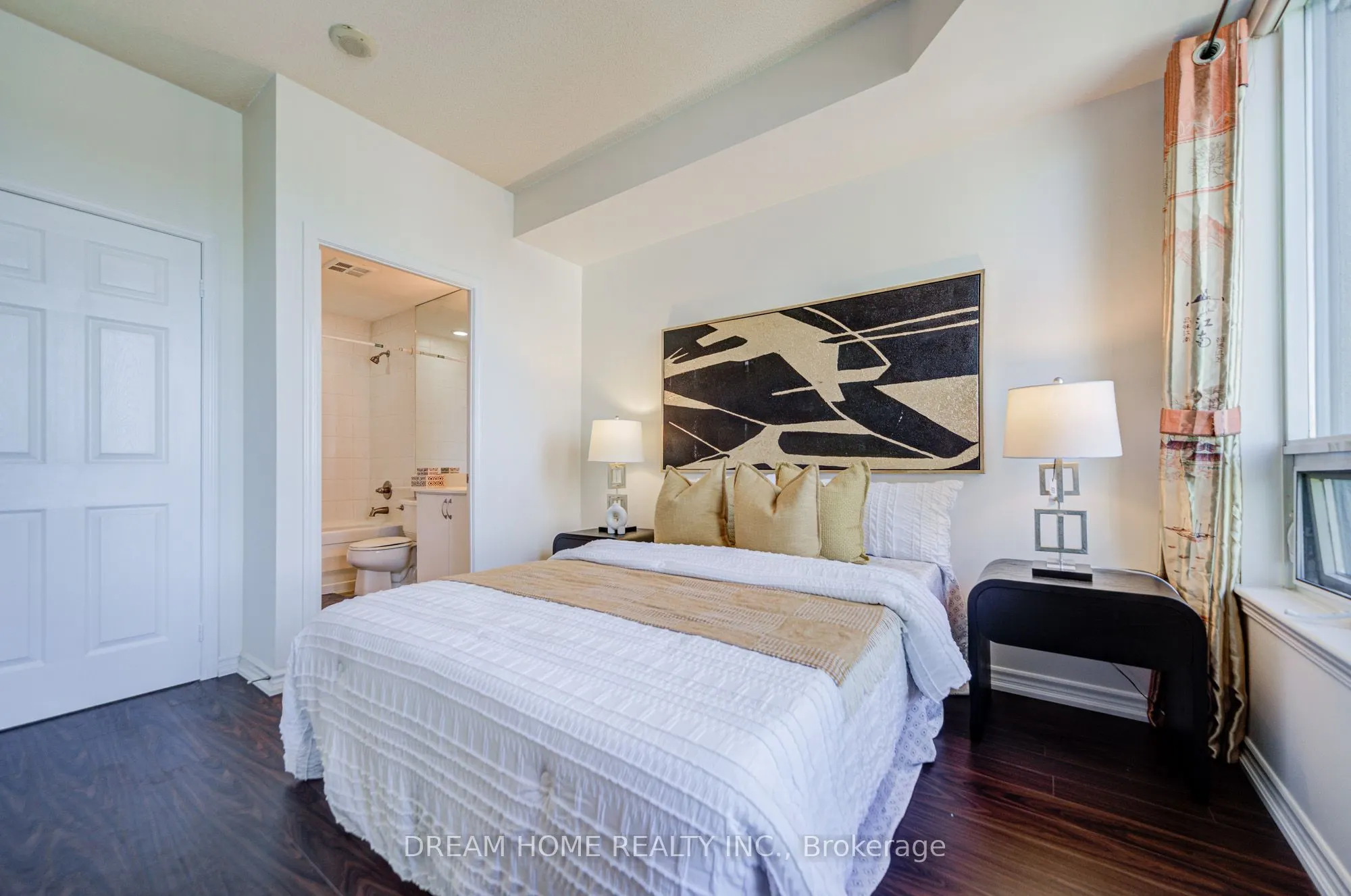 388 Prince Of Wales Drive, #2004