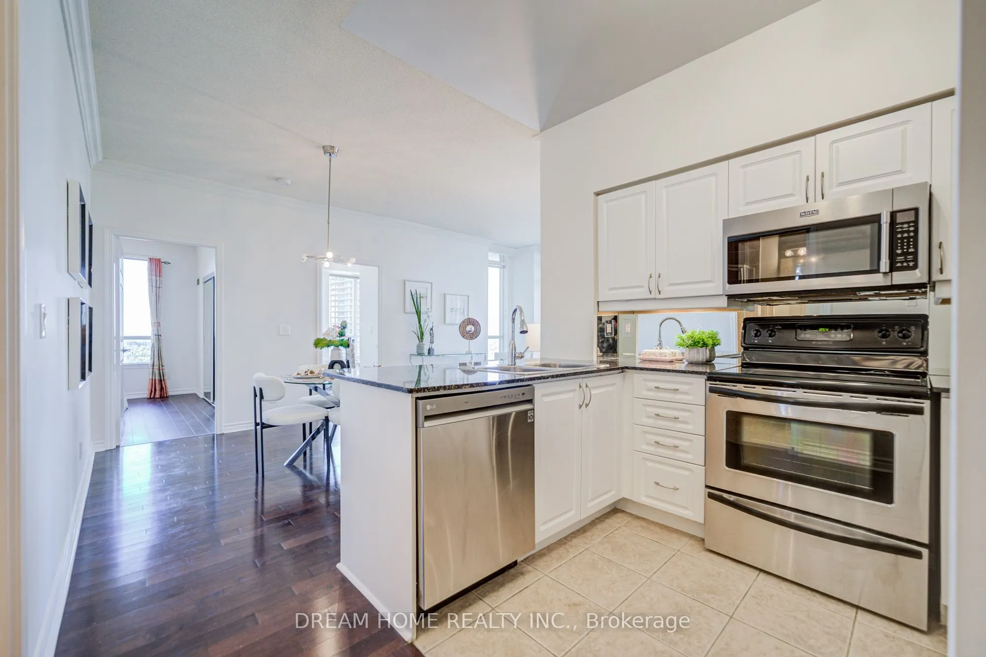388 Prince Of Wales Drive, #2004