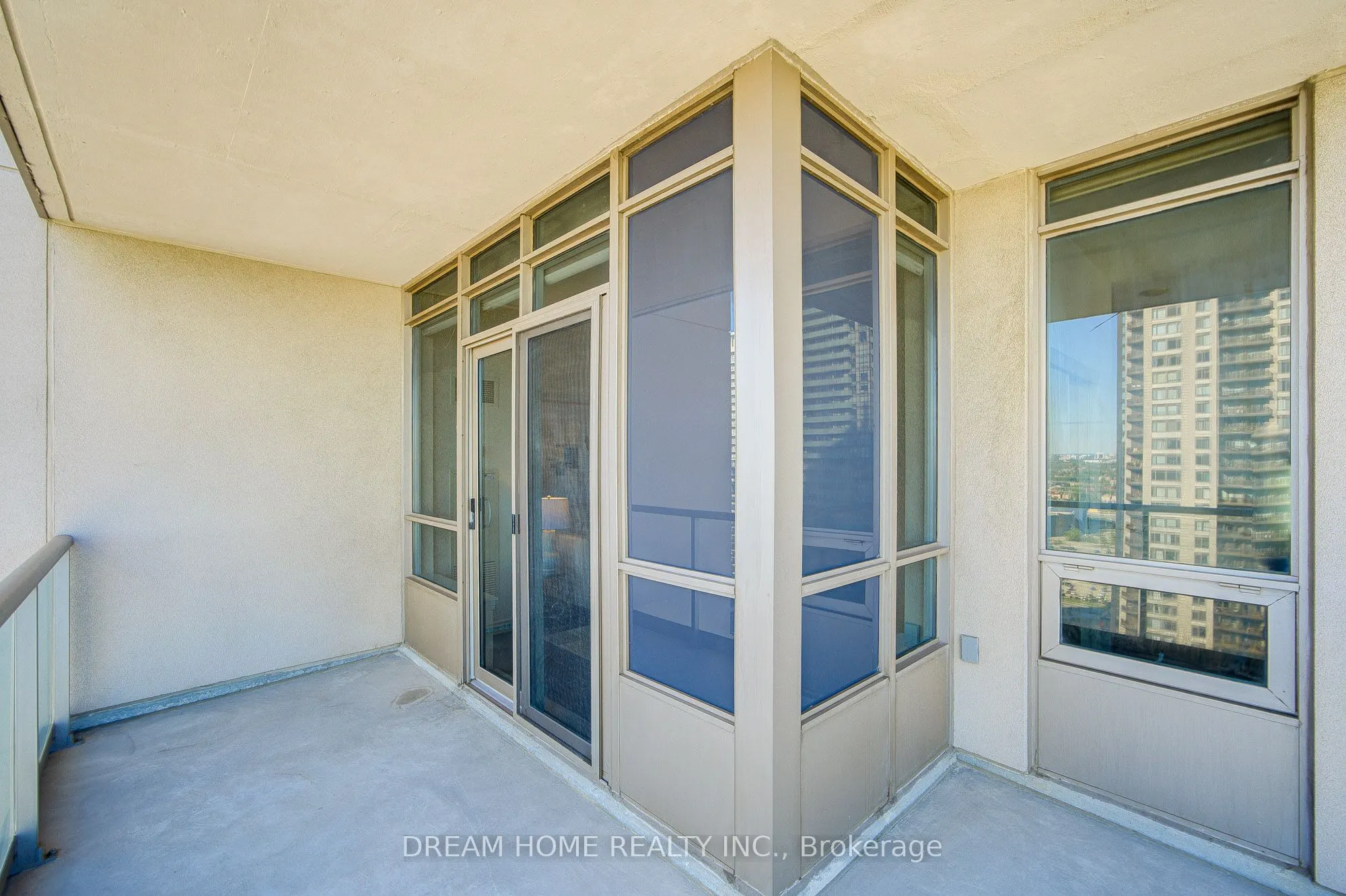 388 Prince Of Wales Drive, #2004
