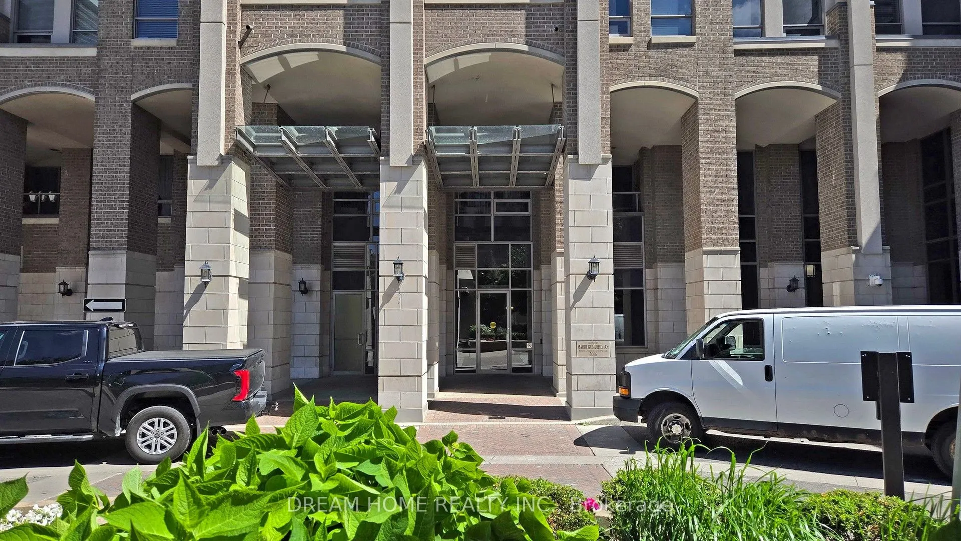 388 Prince Of Wales Drive, #2004