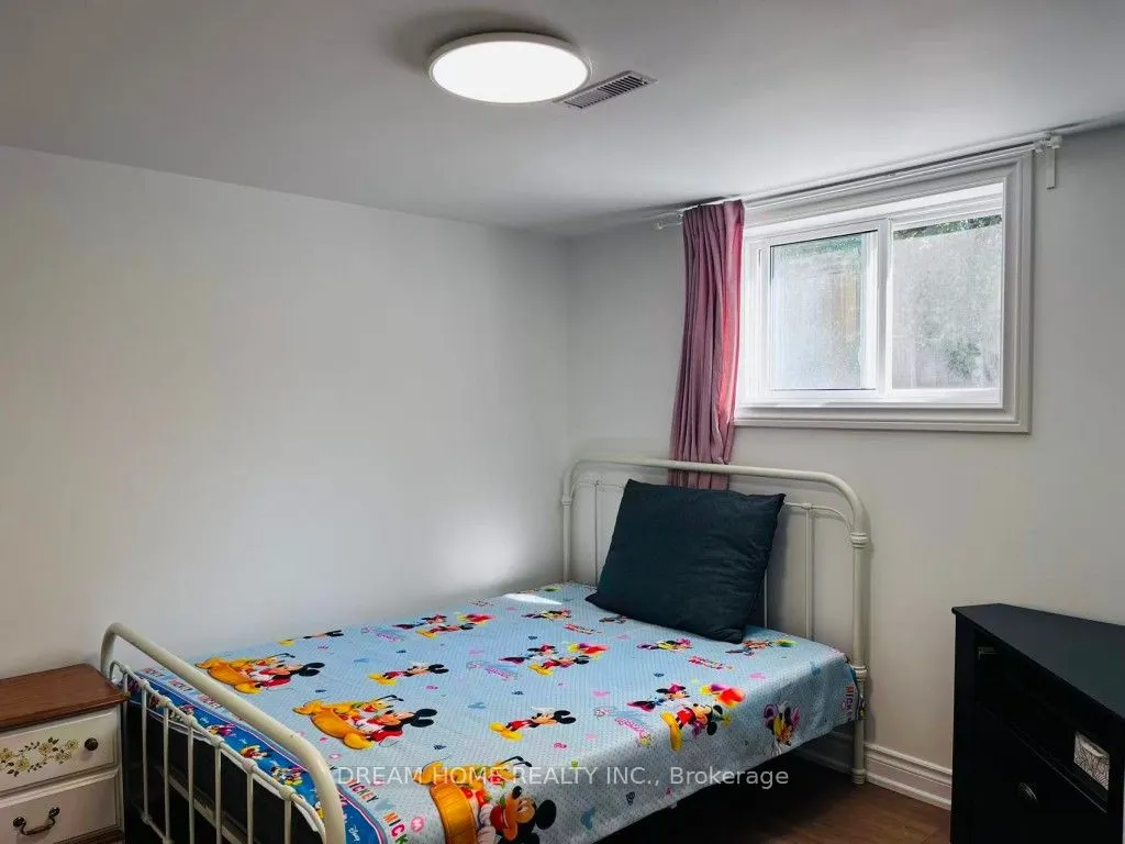 367 Yale Crescent, #Lower