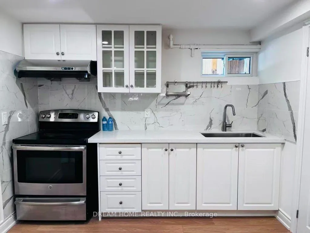 367 Yale Crescent, #Lower