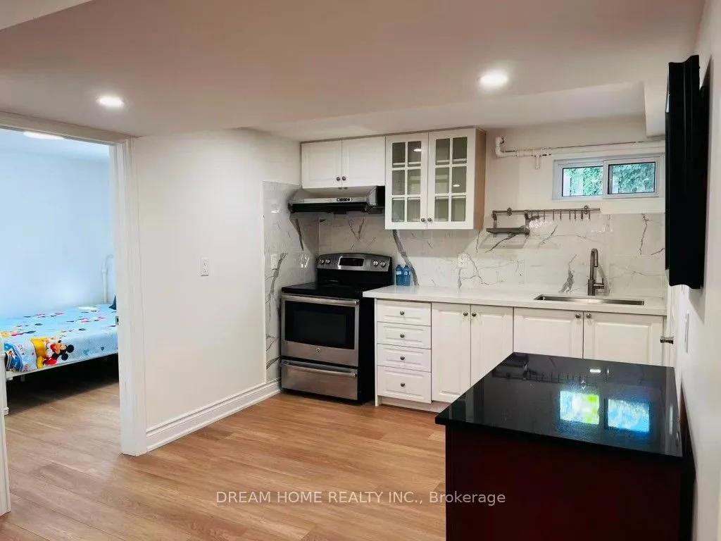 367 Yale Crescent, #Lower