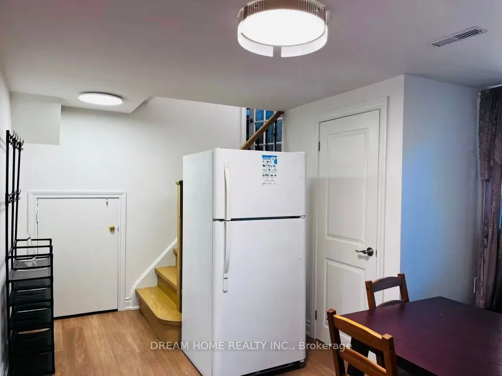 367 Yale Crescent, #Lower