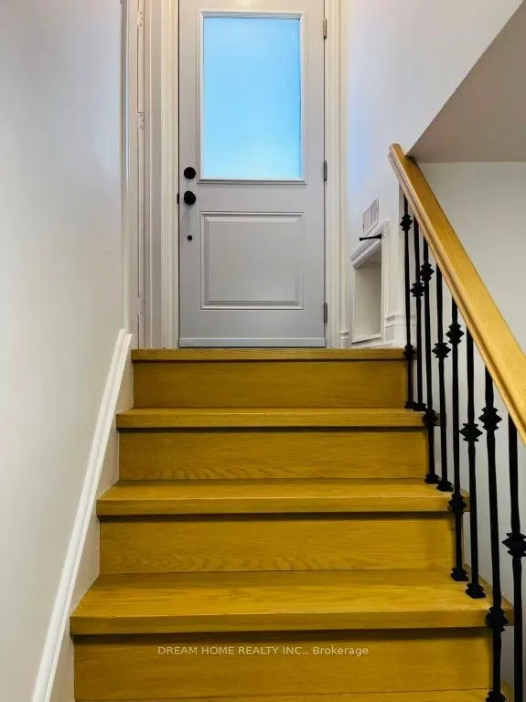 367 Yale Crescent, #Lower