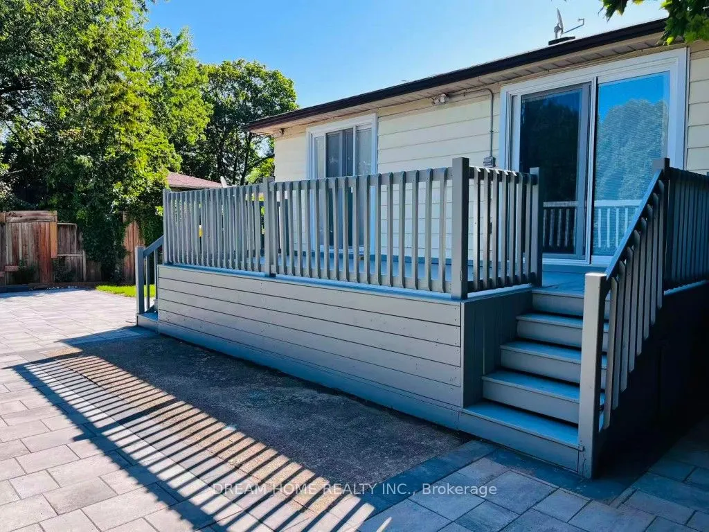 367 Yale Crescent, #Lower