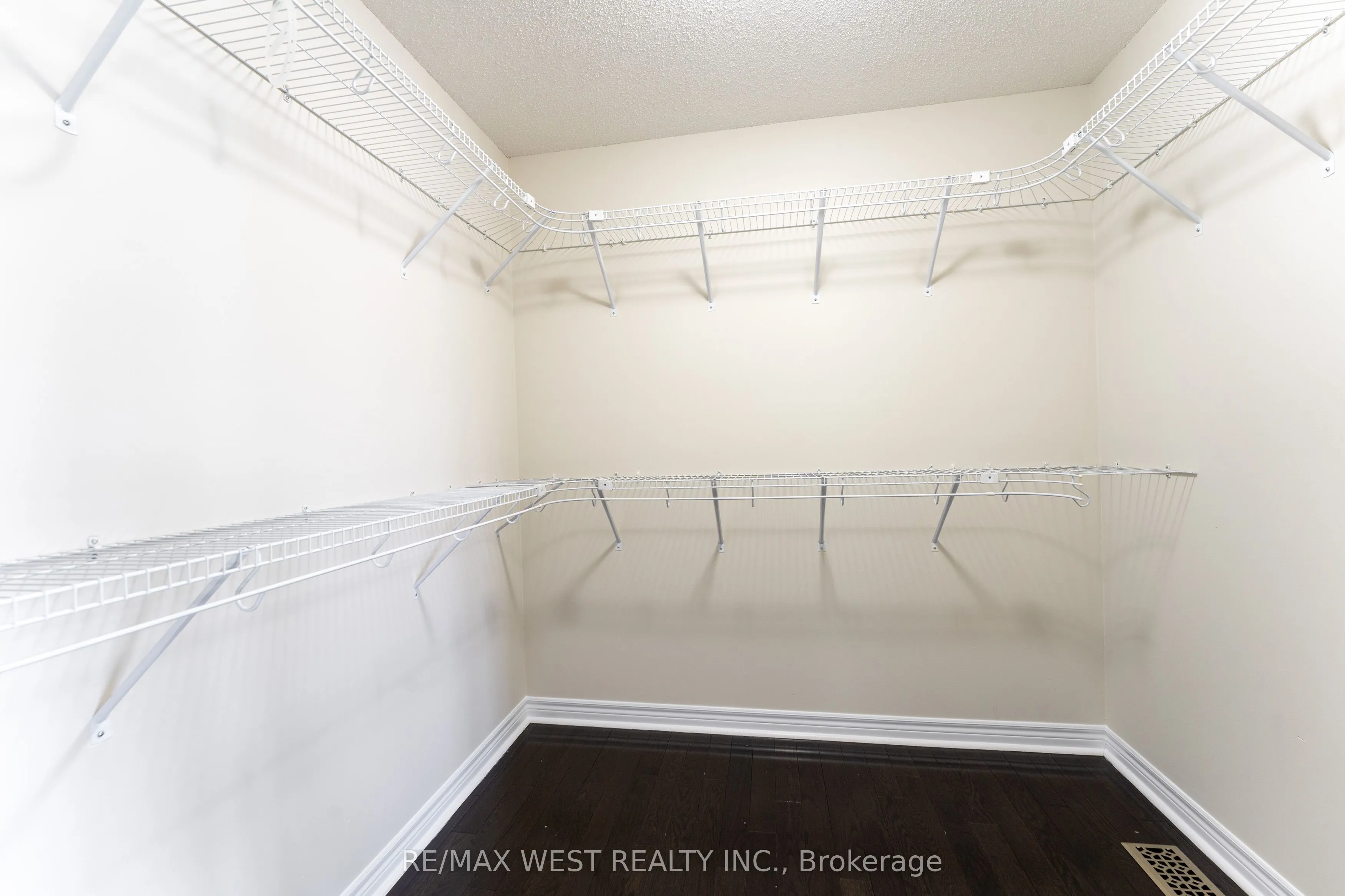 2120 Fiddlers Way