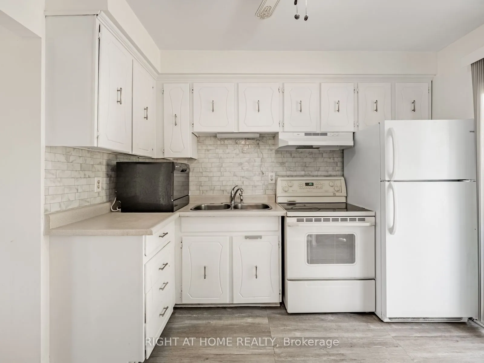 2380 Bromsgrove Road SW, #9