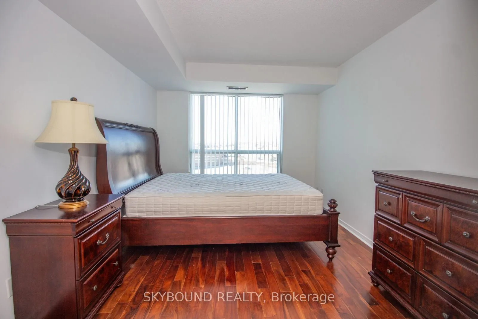 2545 Erin Centre Boulevard, #806
