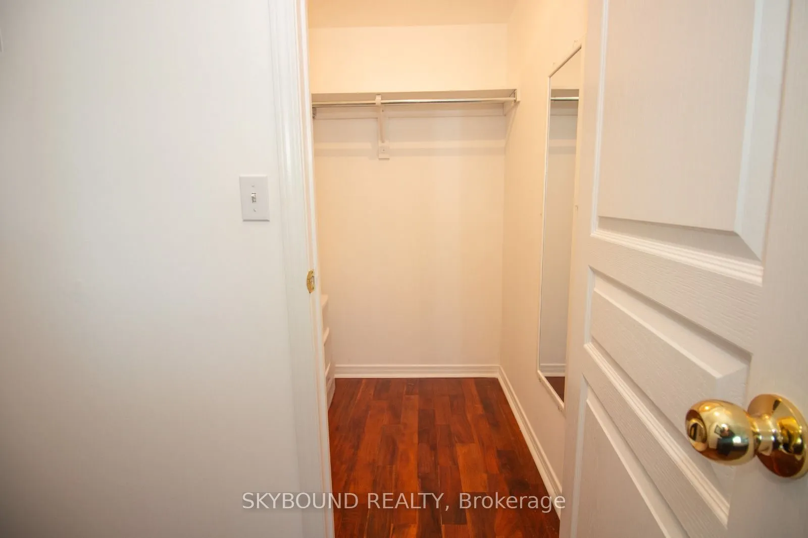2545 Erin Centre Boulevard, #806