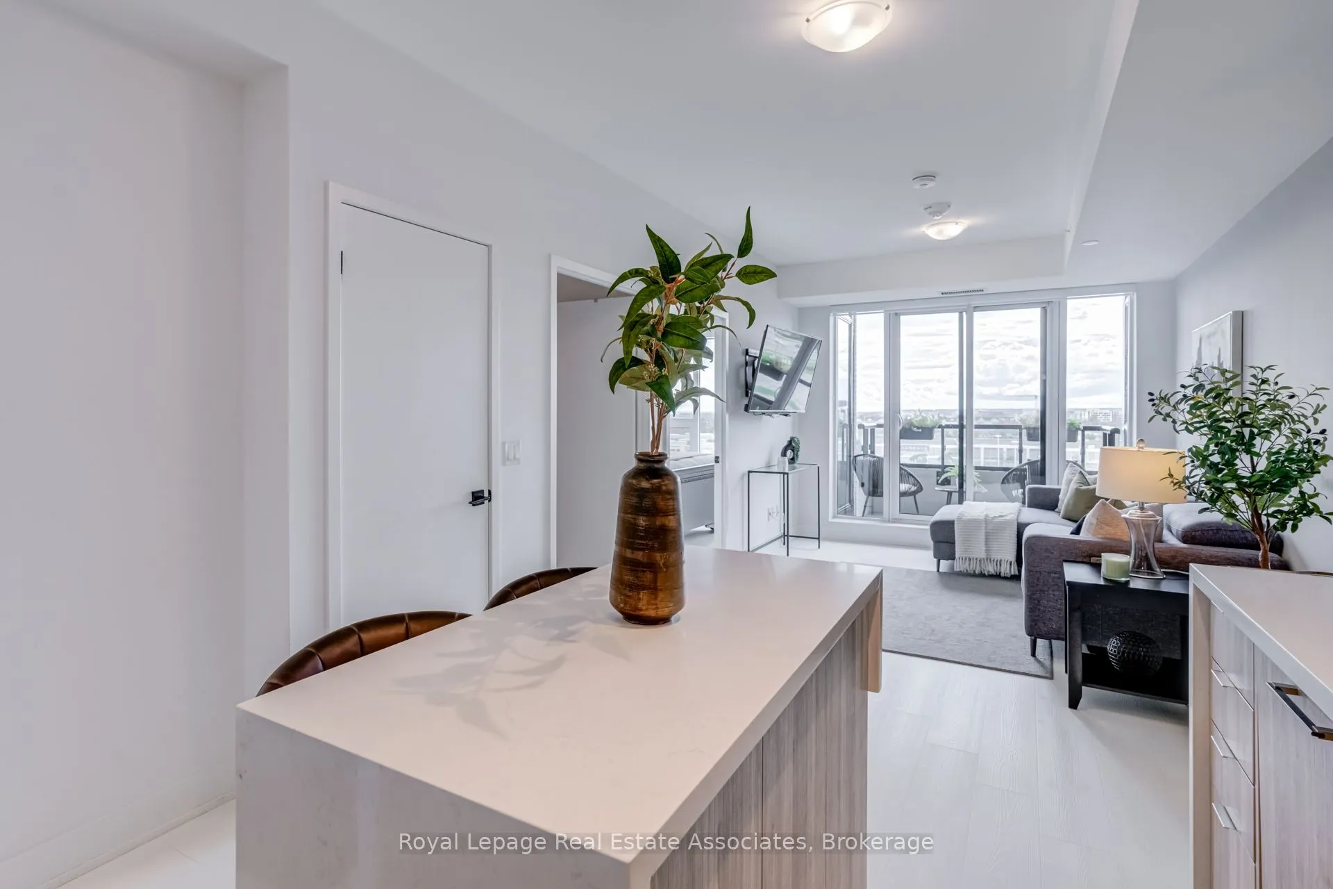 2481 Taunton Road, #607